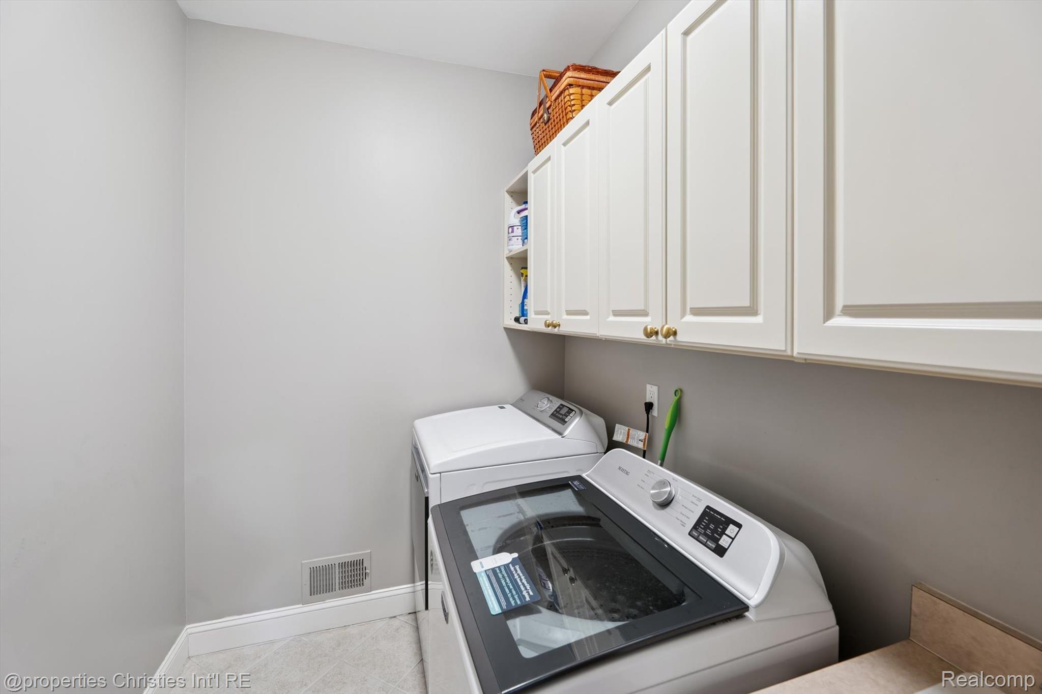 15908 CRYSTAL DOWNS E