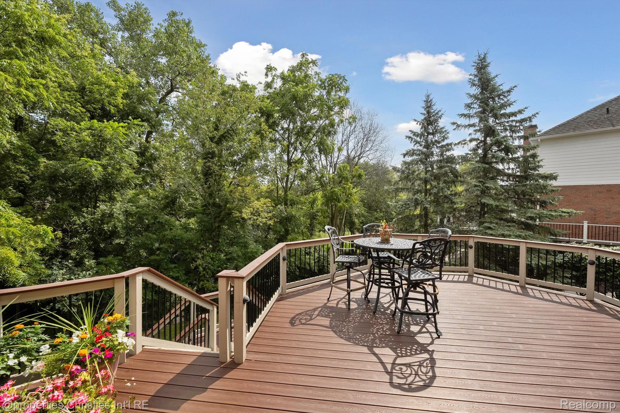 15908 CRYSTAL DOWNS E