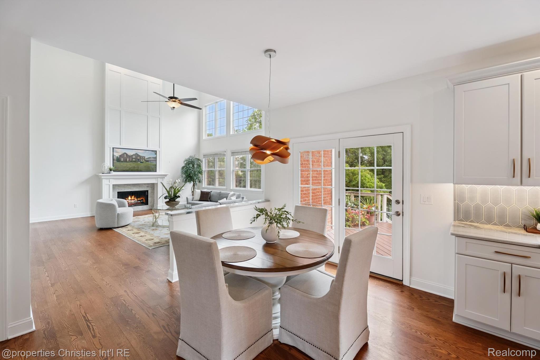 15908 CRYSTAL DOWNS E