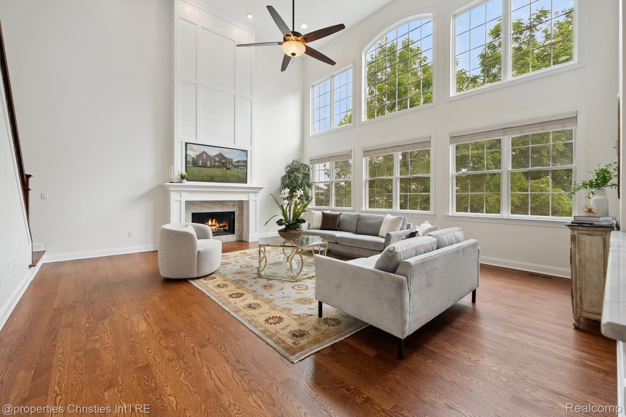 15908 CRYSTAL DOWNS E