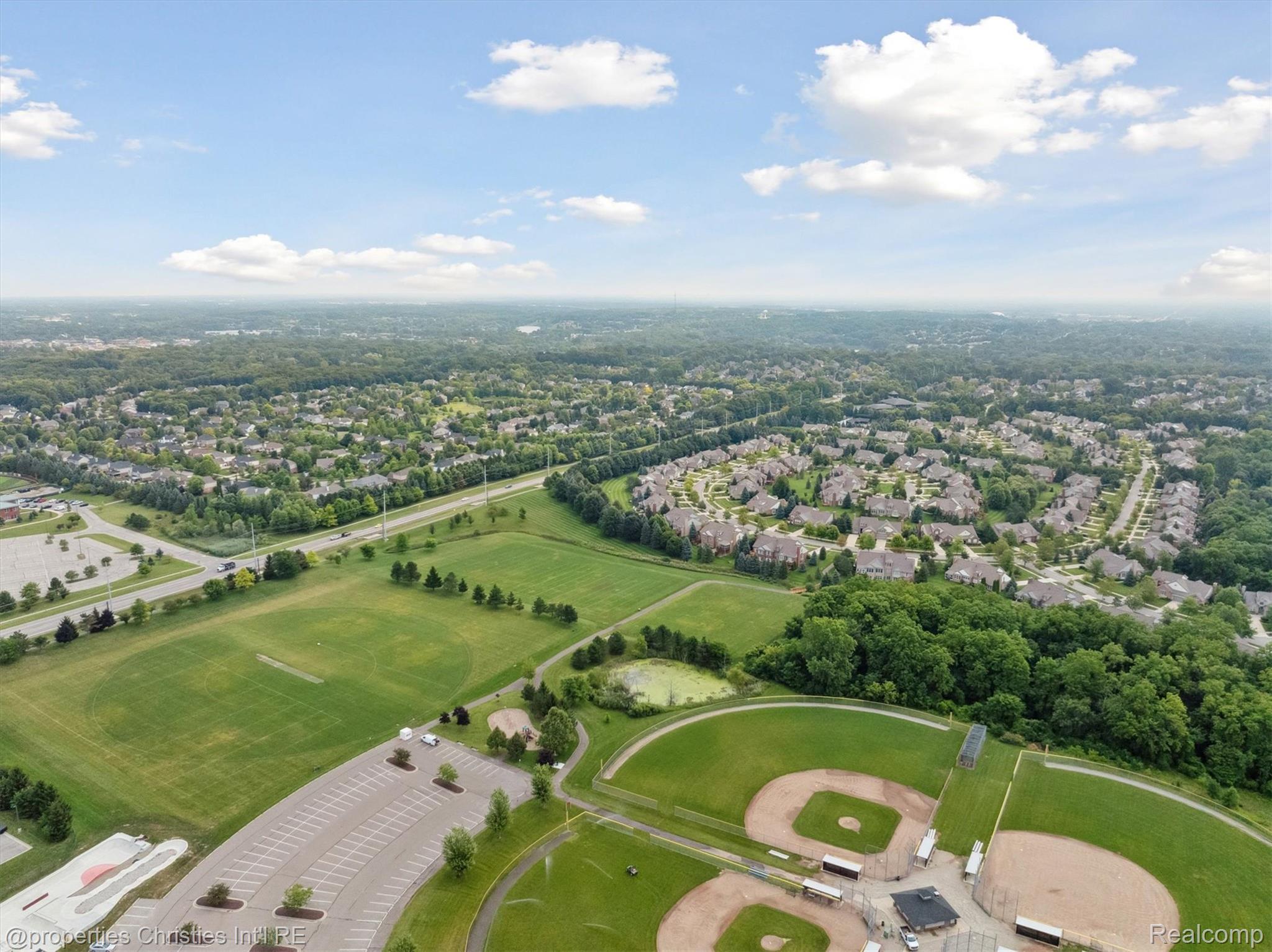 15908 CRYSTAL DOWNS E