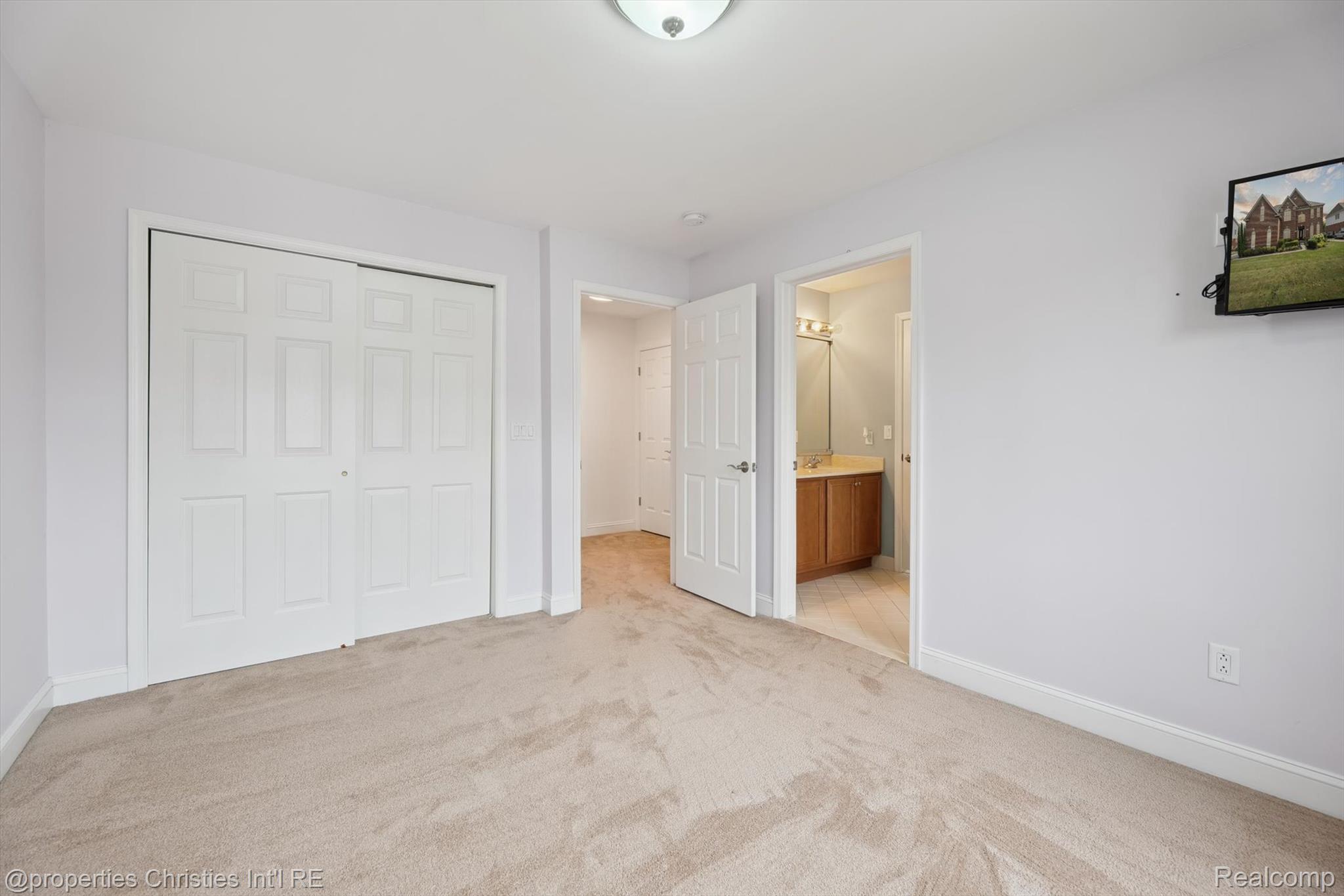 15908 CRYSTAL DOWNS E