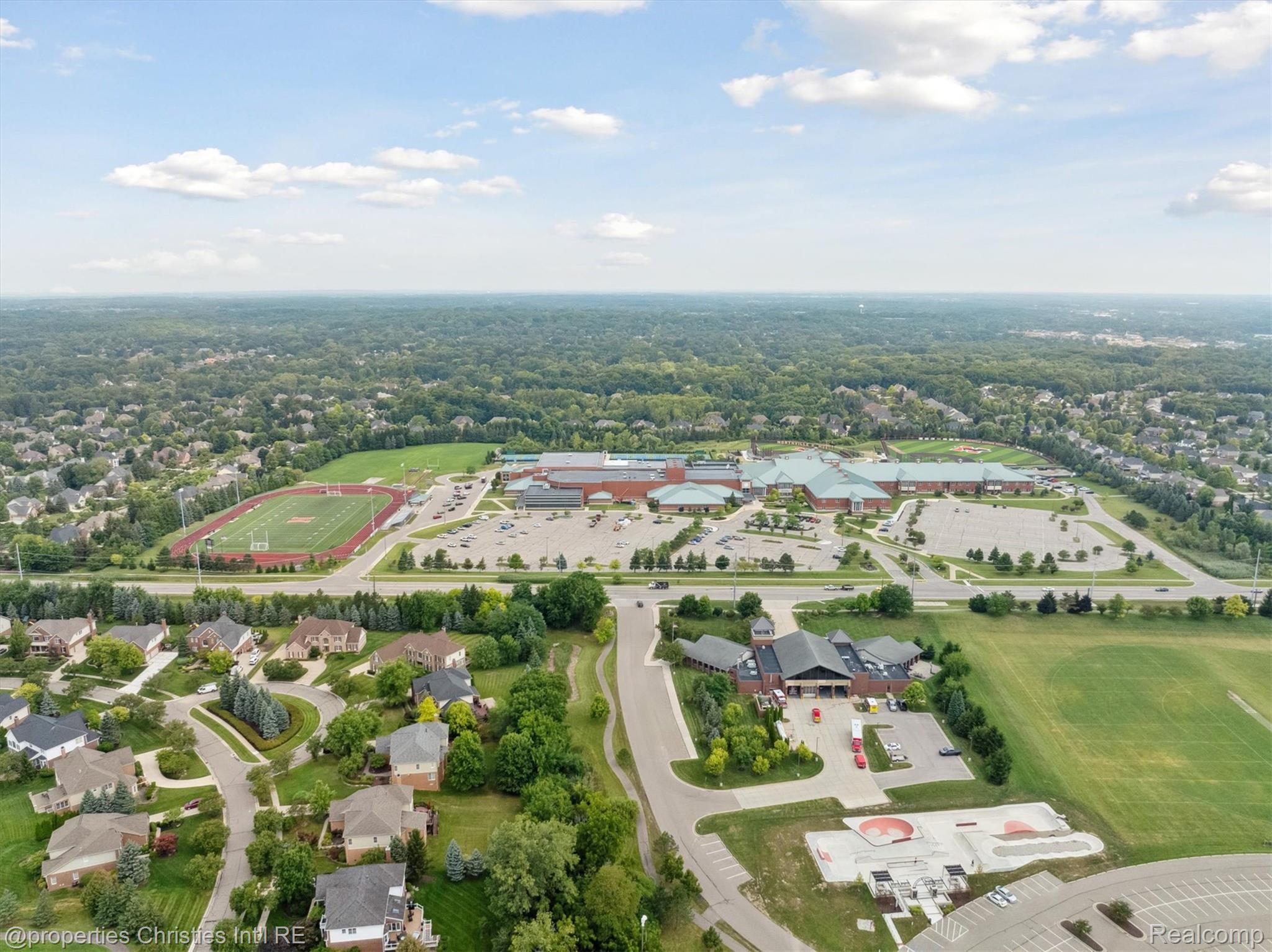 15908 CRYSTAL DOWNS E