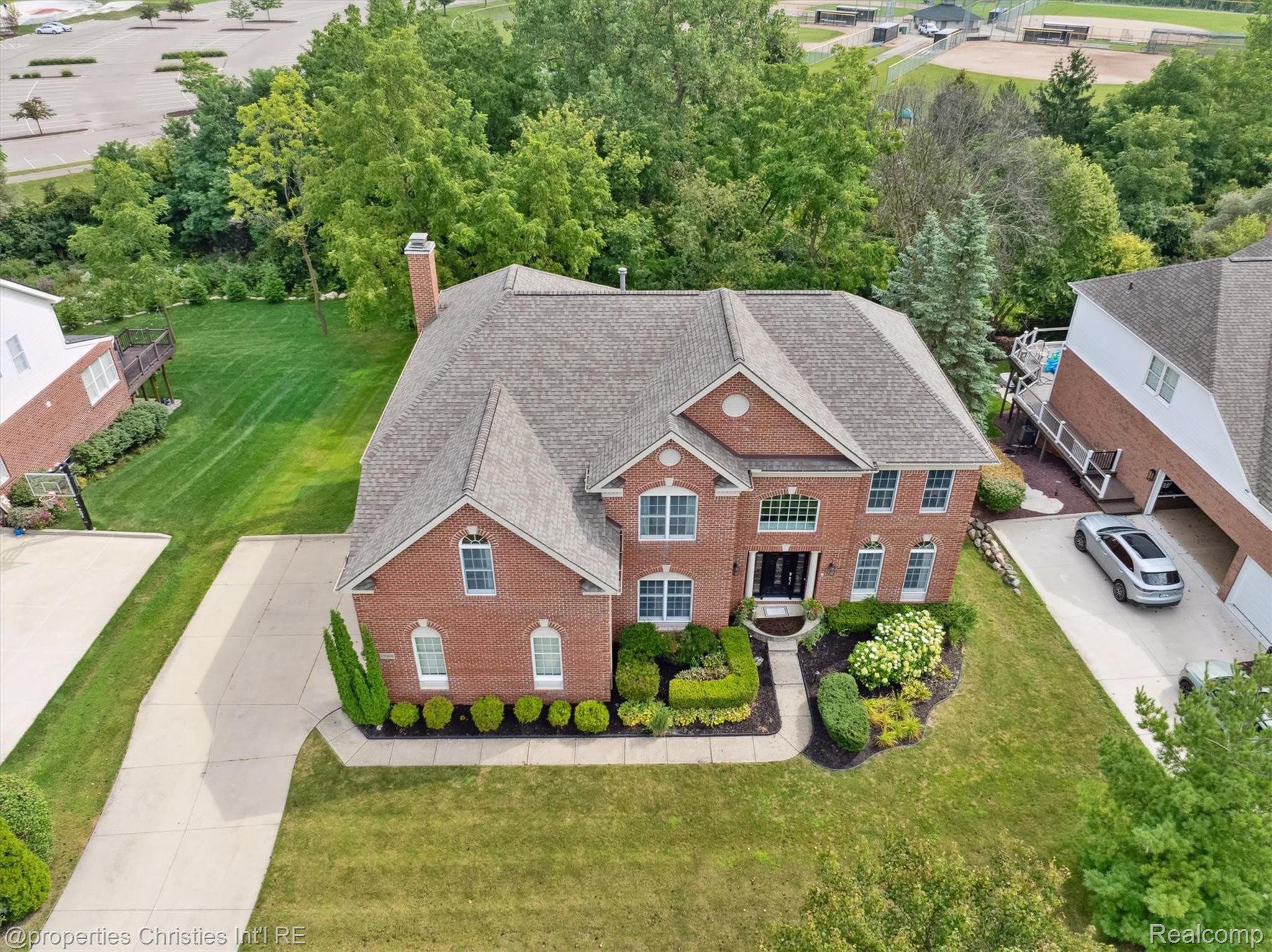 15908 CRYSTAL DOWNS E