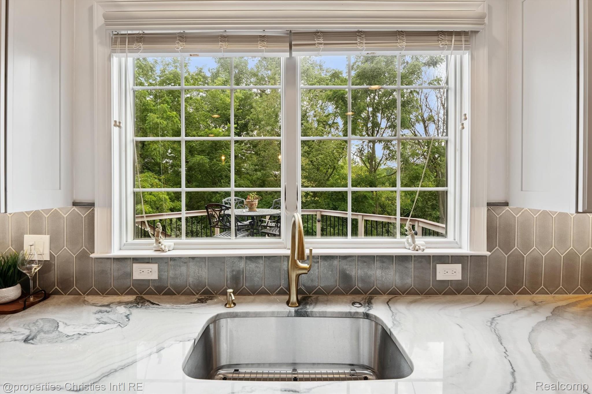 15908 CRYSTAL DOWNS E