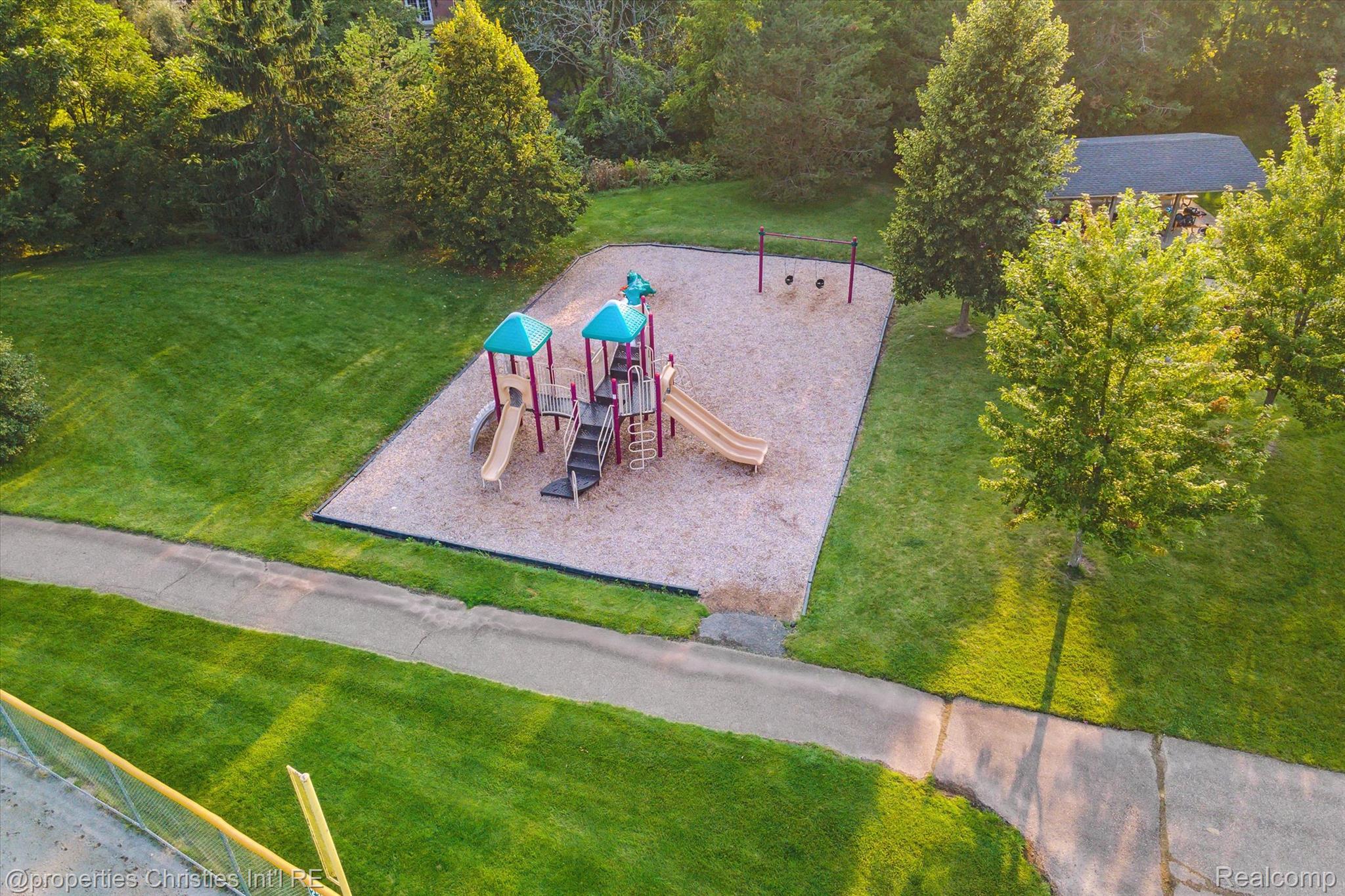 15908 CRYSTAL DOWNS E