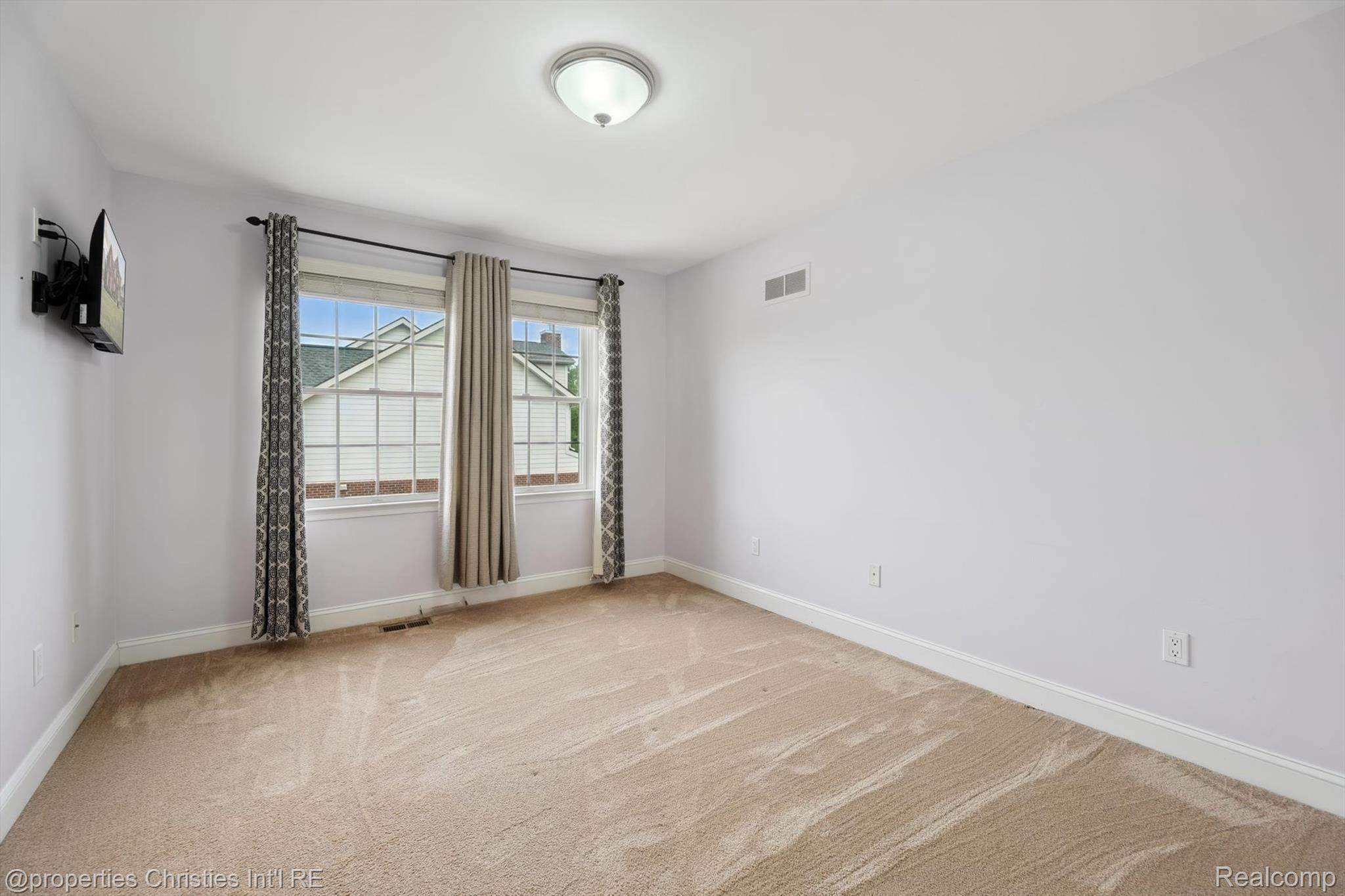 15908 CRYSTAL DOWNS E