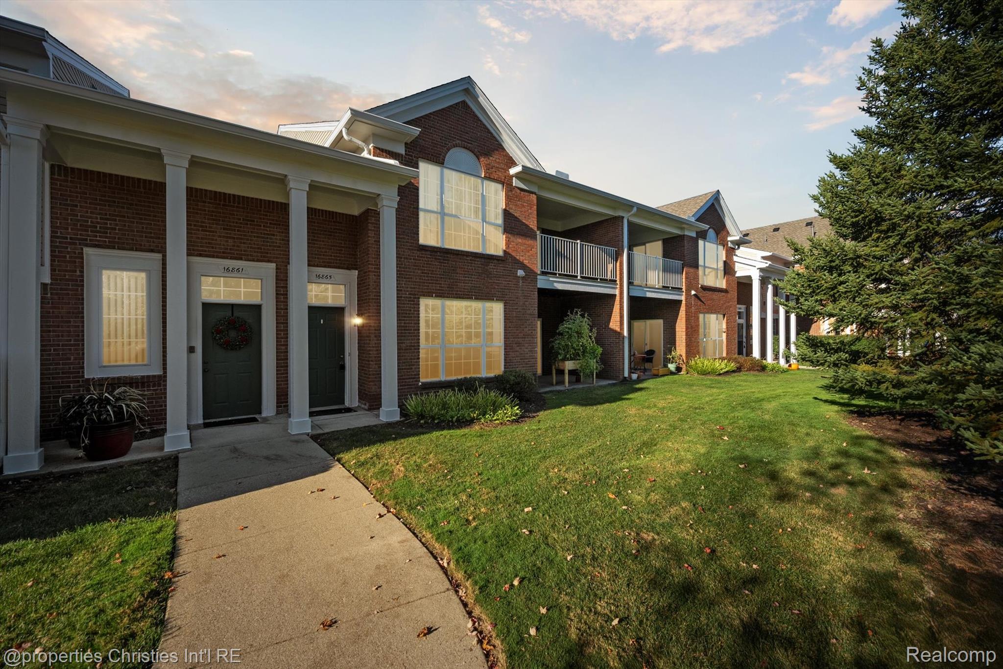 16865 Carriage Way