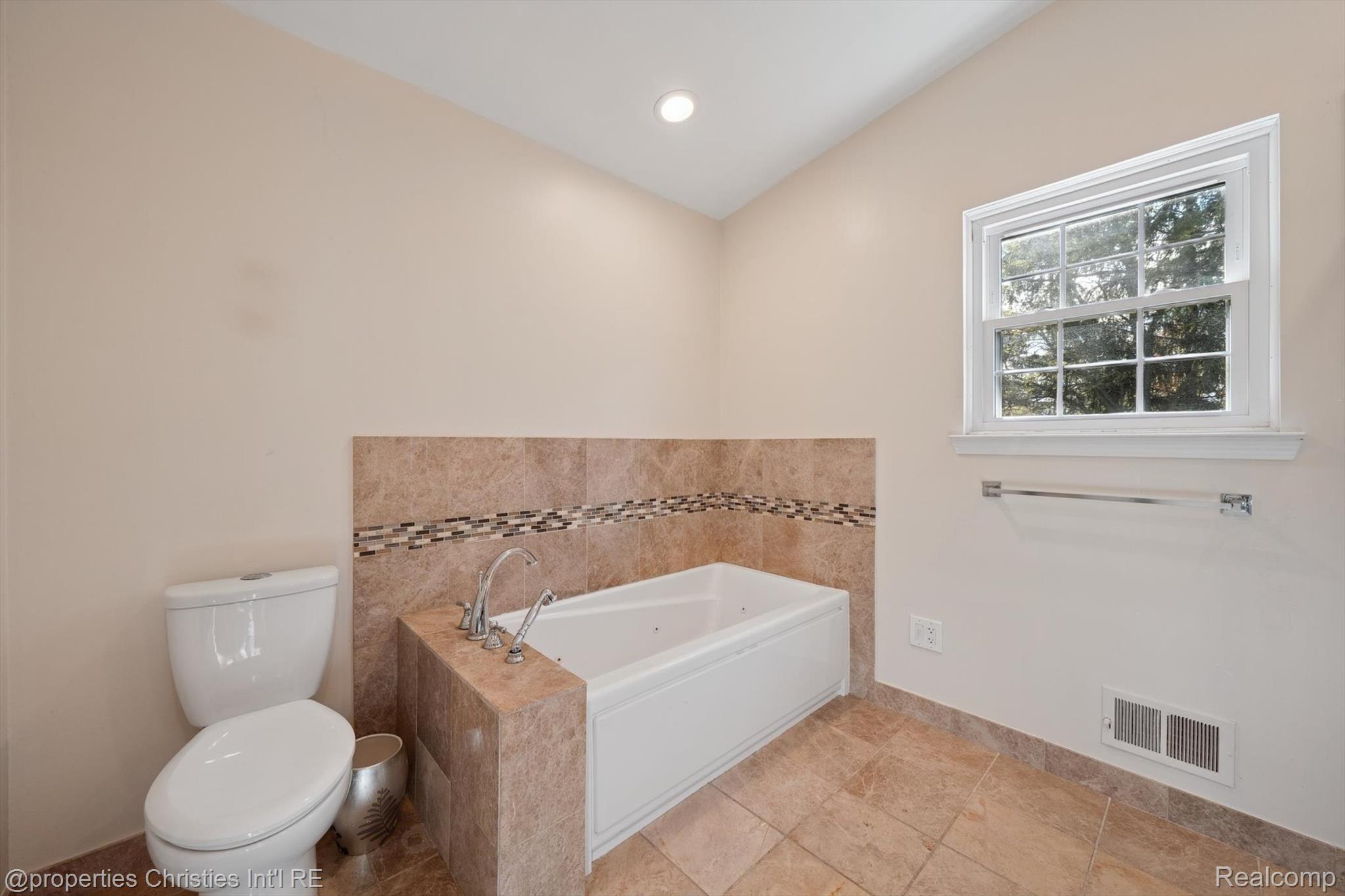 24220 Scarlet Court
