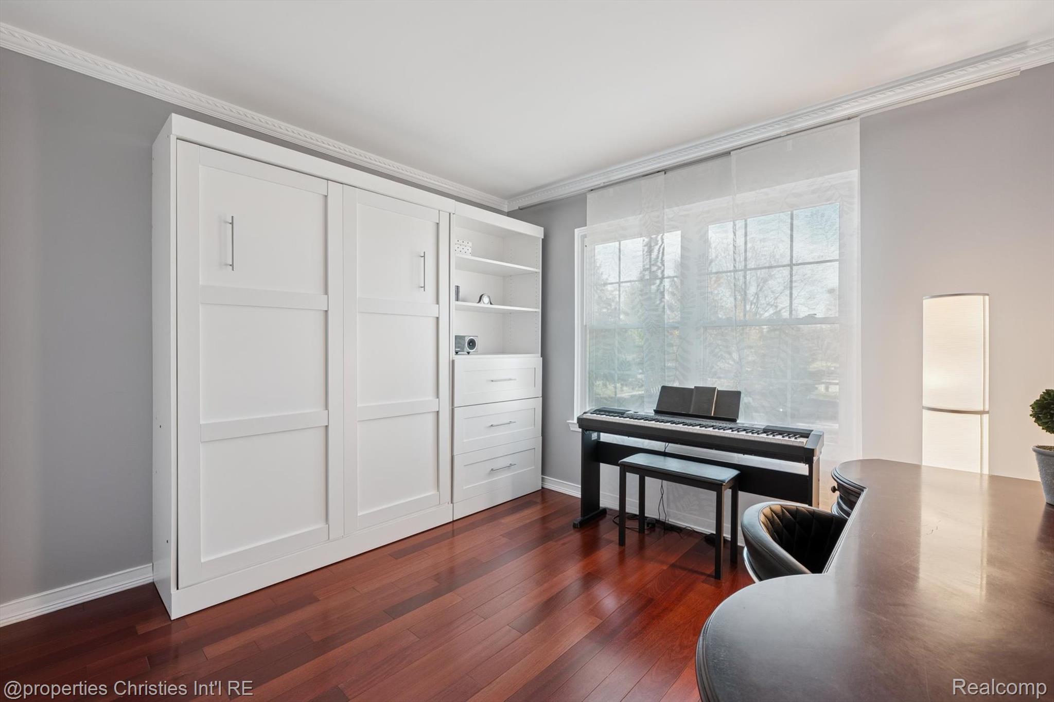 24220 Scarlet Court