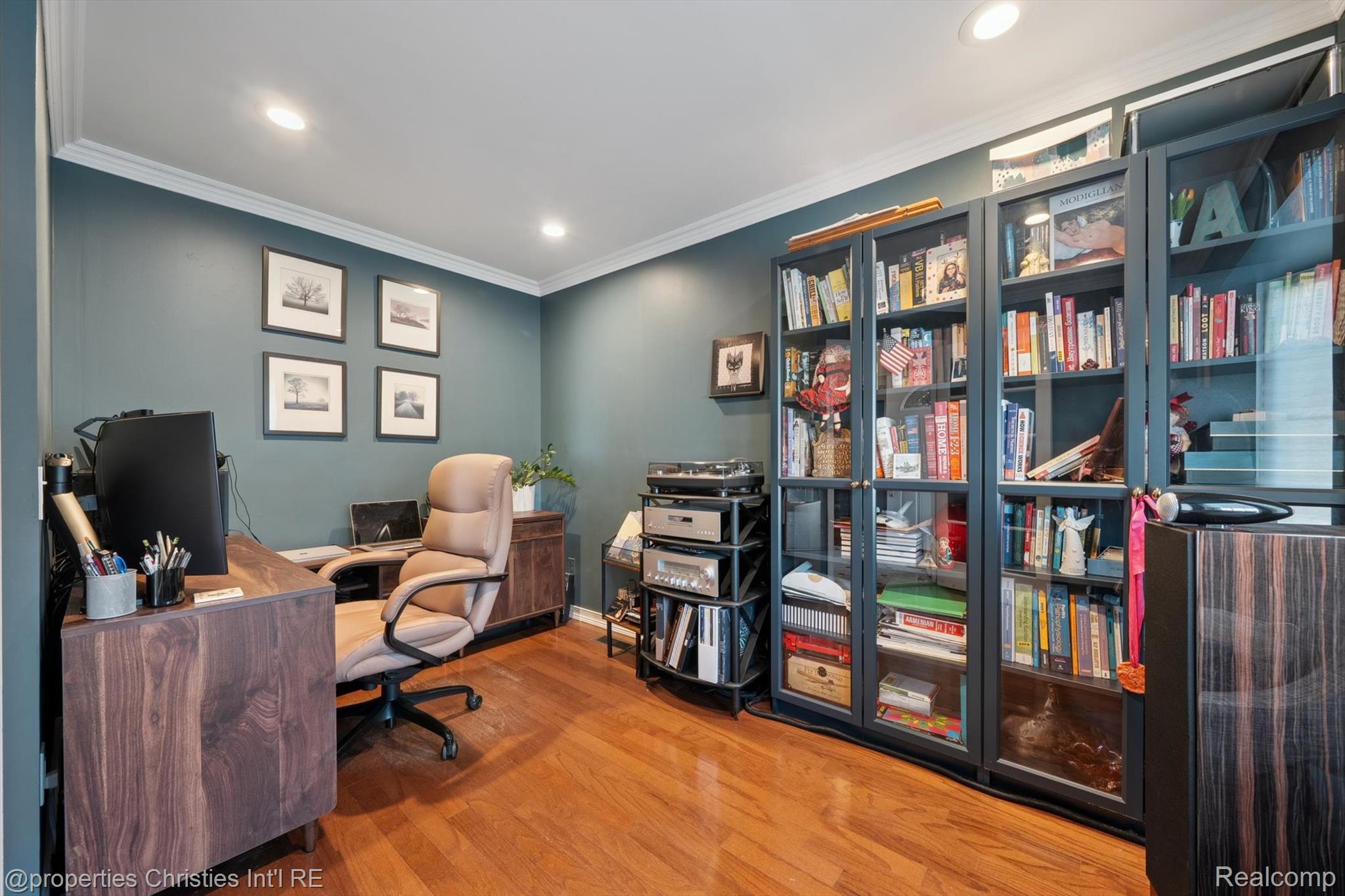 24220 Scarlet Court