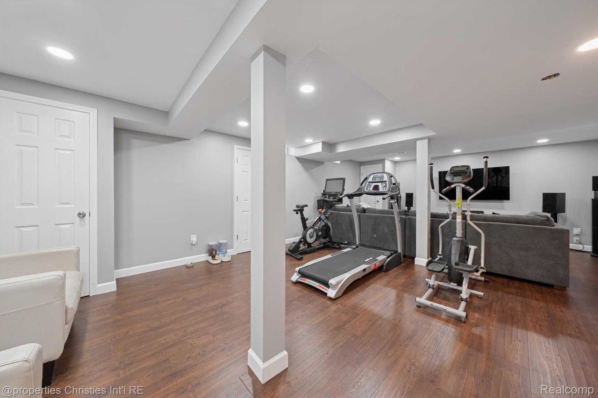 24220 Scarlet Court
