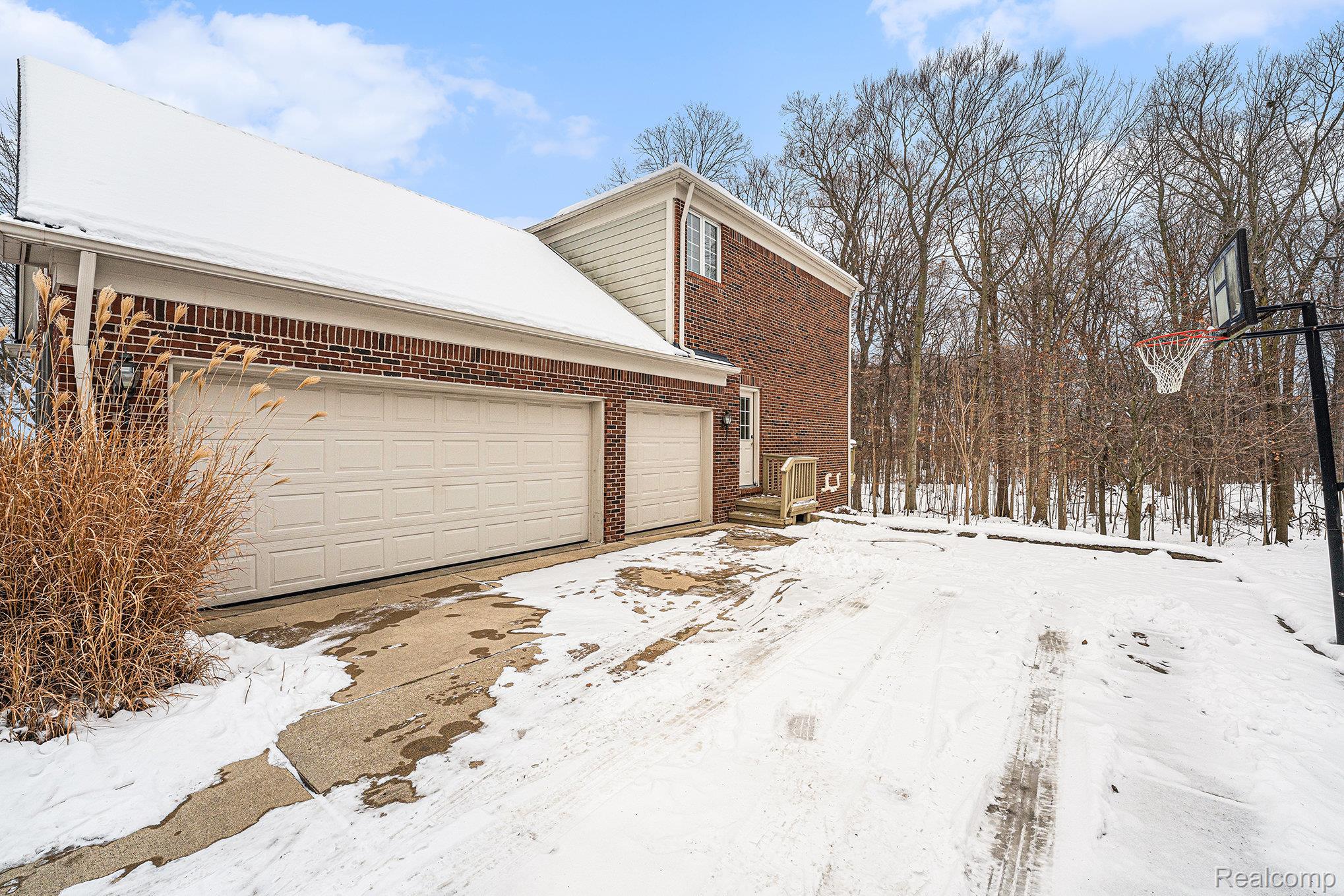 45247 OAK FOREST Drive