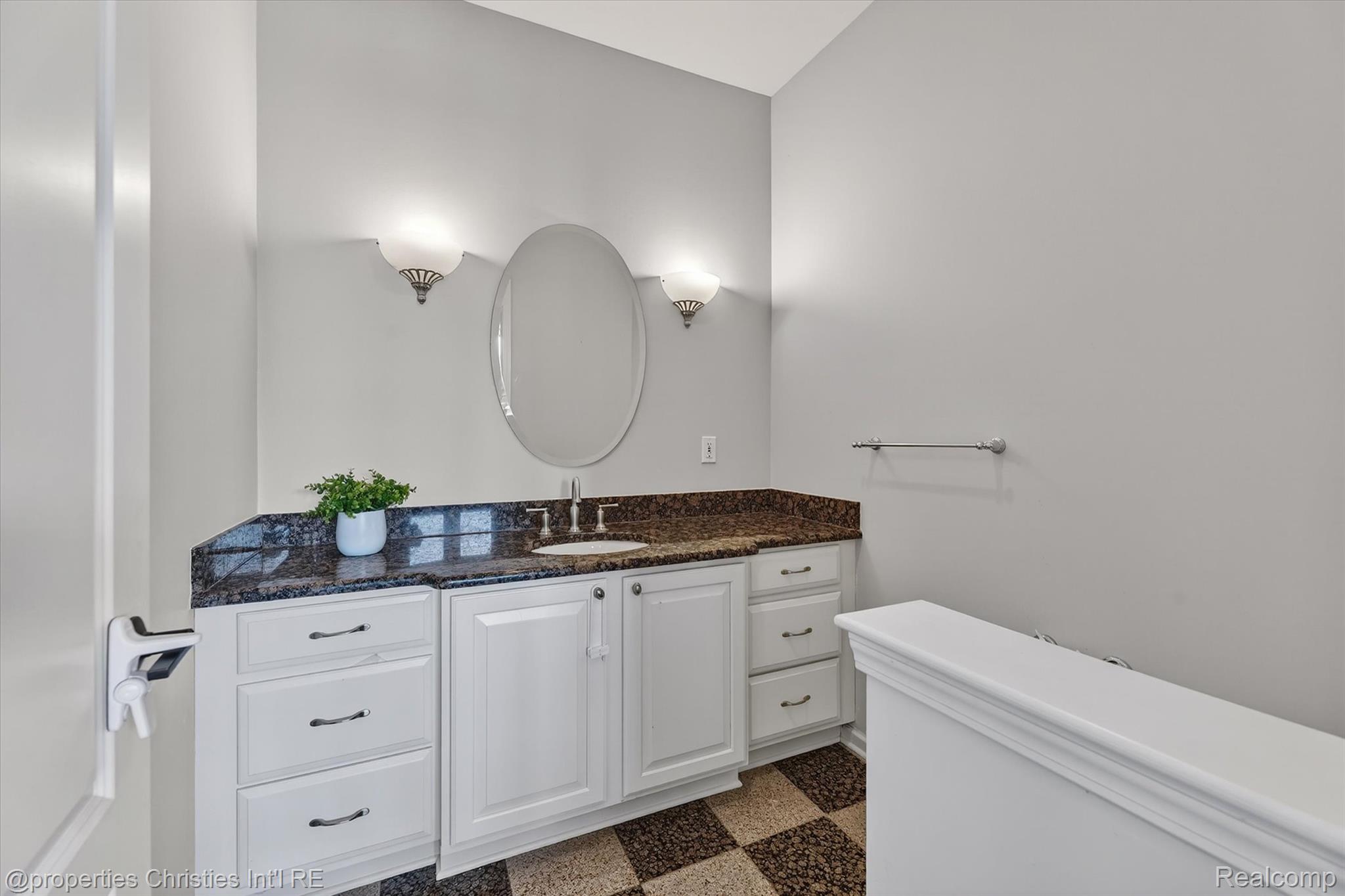 45653 TOURNAMENT Drive N