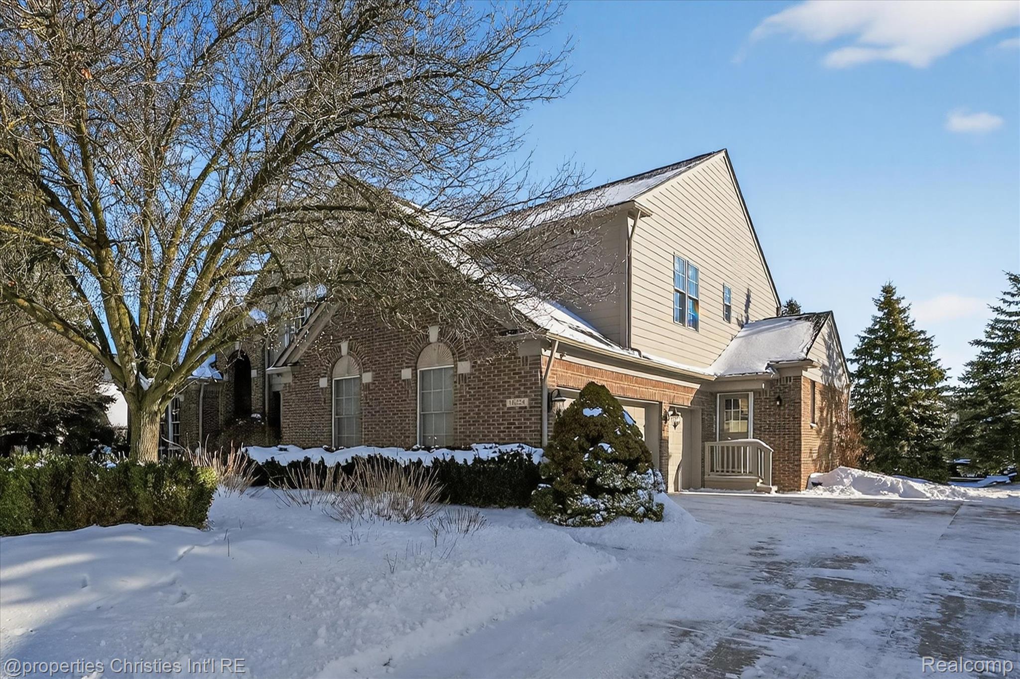 16224 Oak Forest Court W