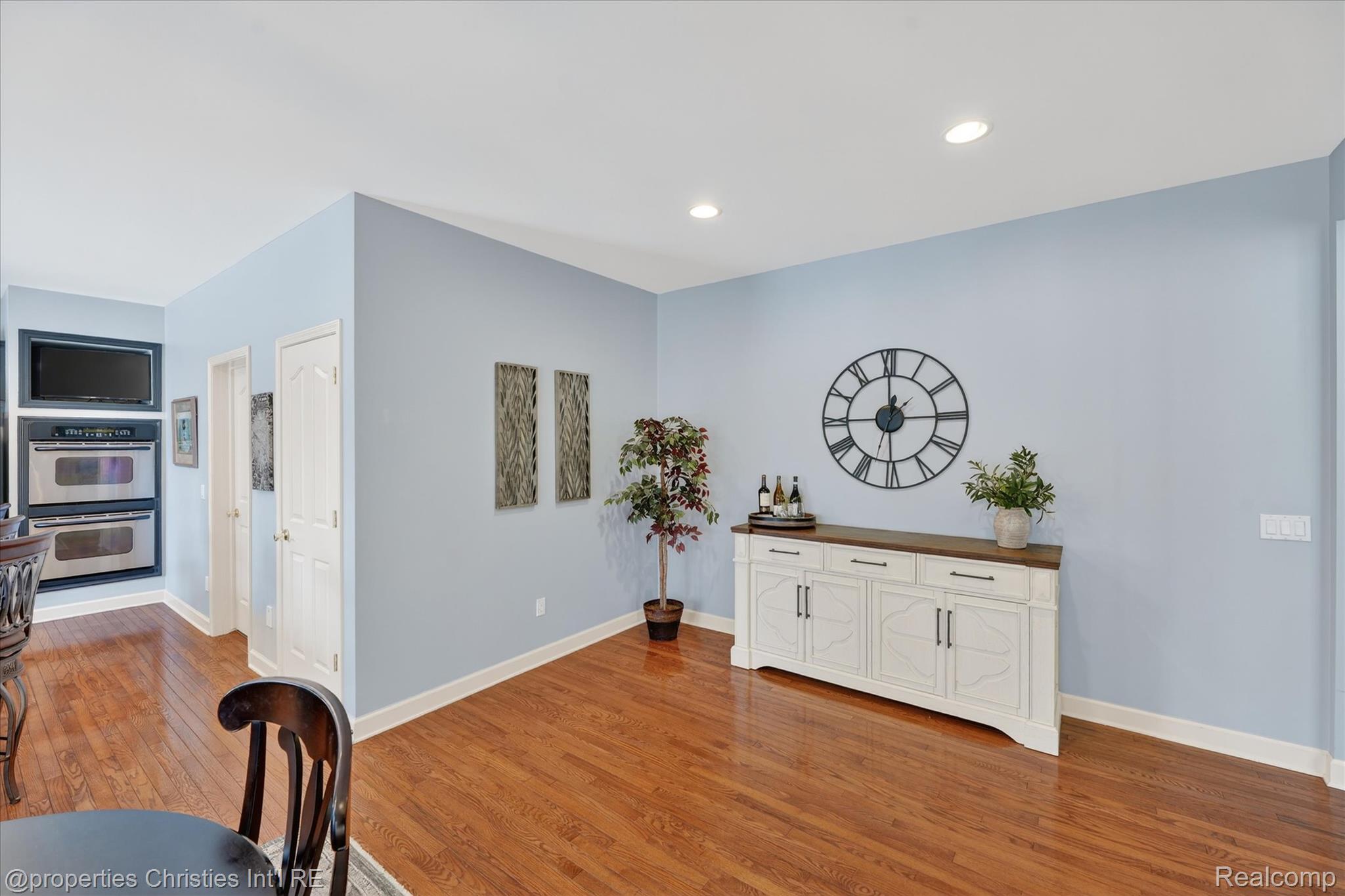 16224 Oak Forest Court W