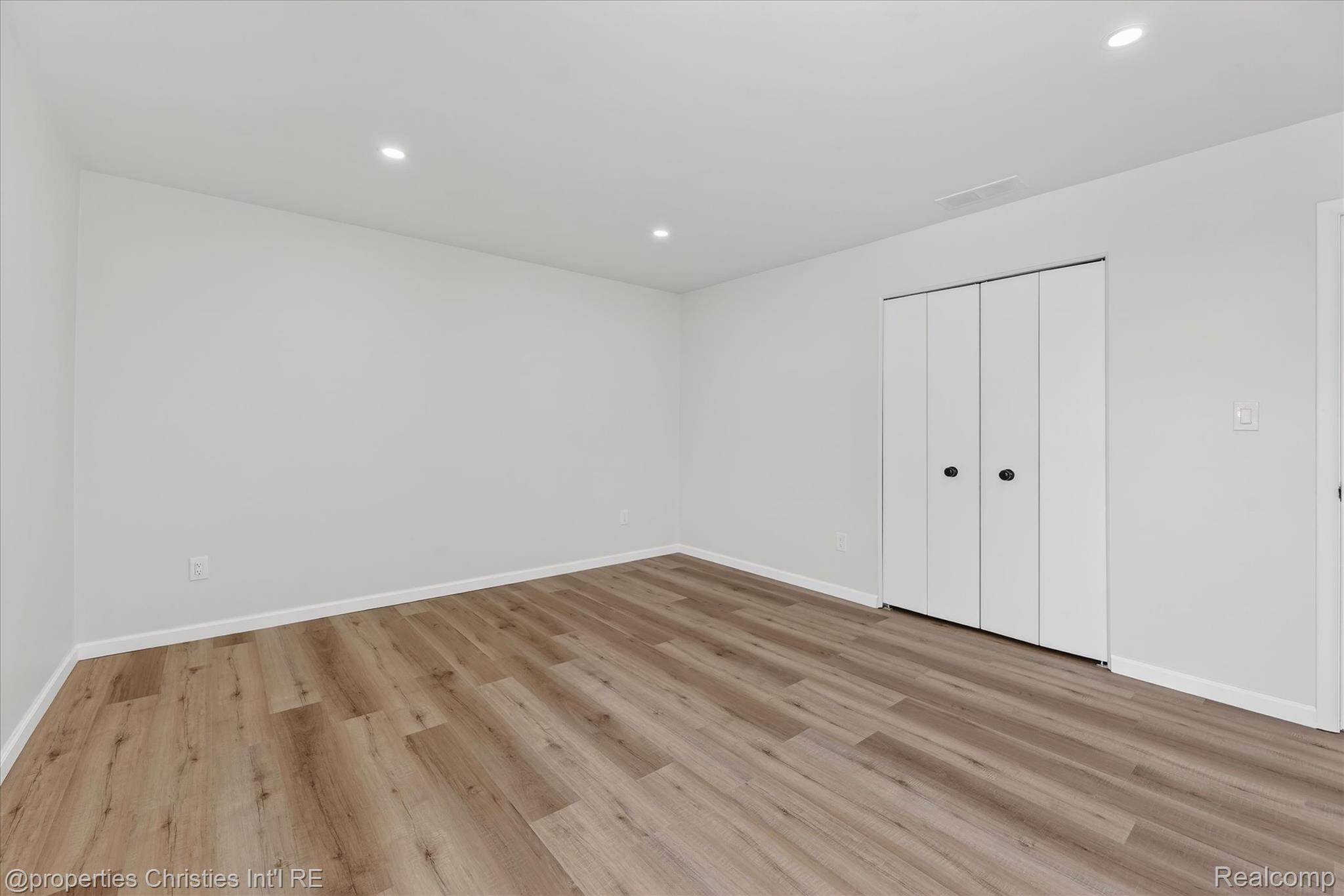 32651 5 Mile Road 15