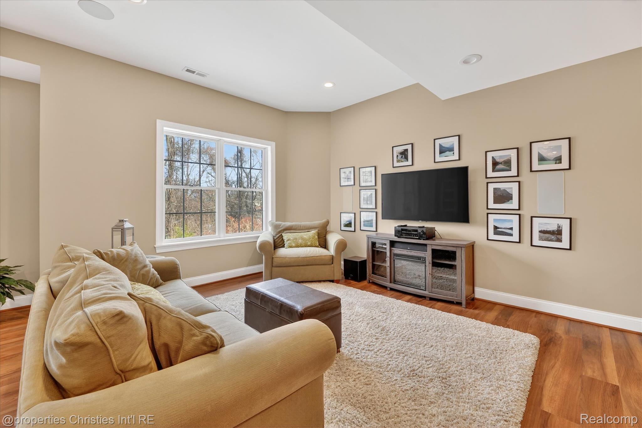 15465 Prestwick Circle N