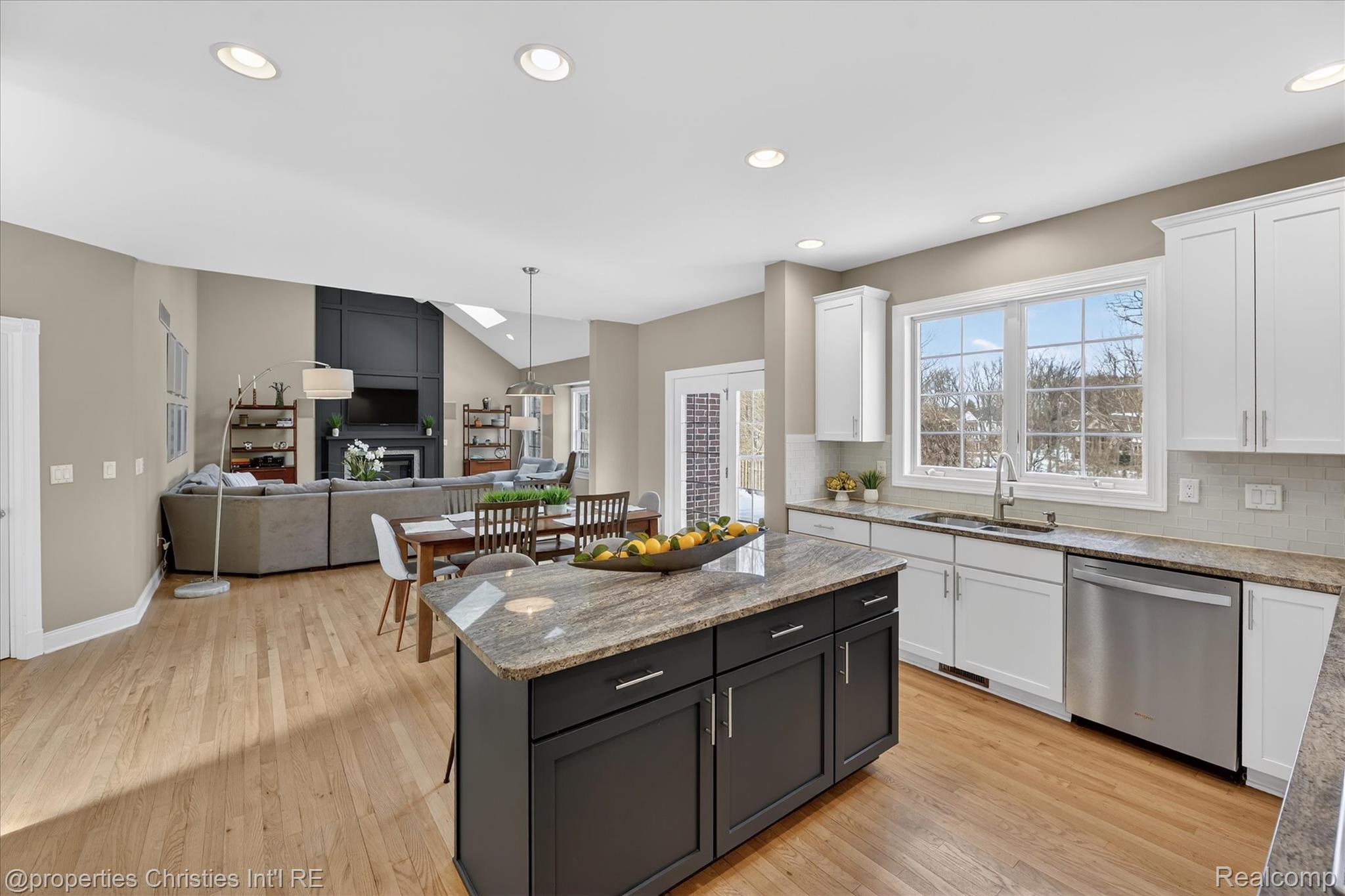 15465 Prestwick Circle N