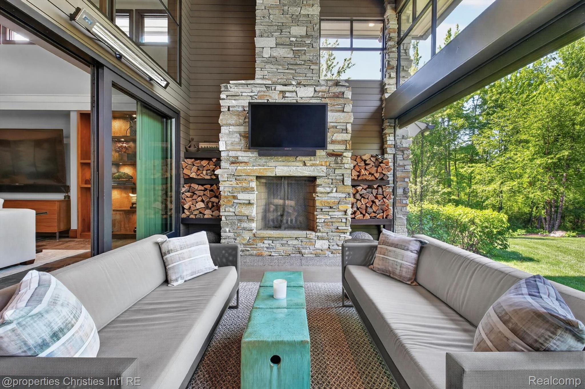 22635 Evergreen Court