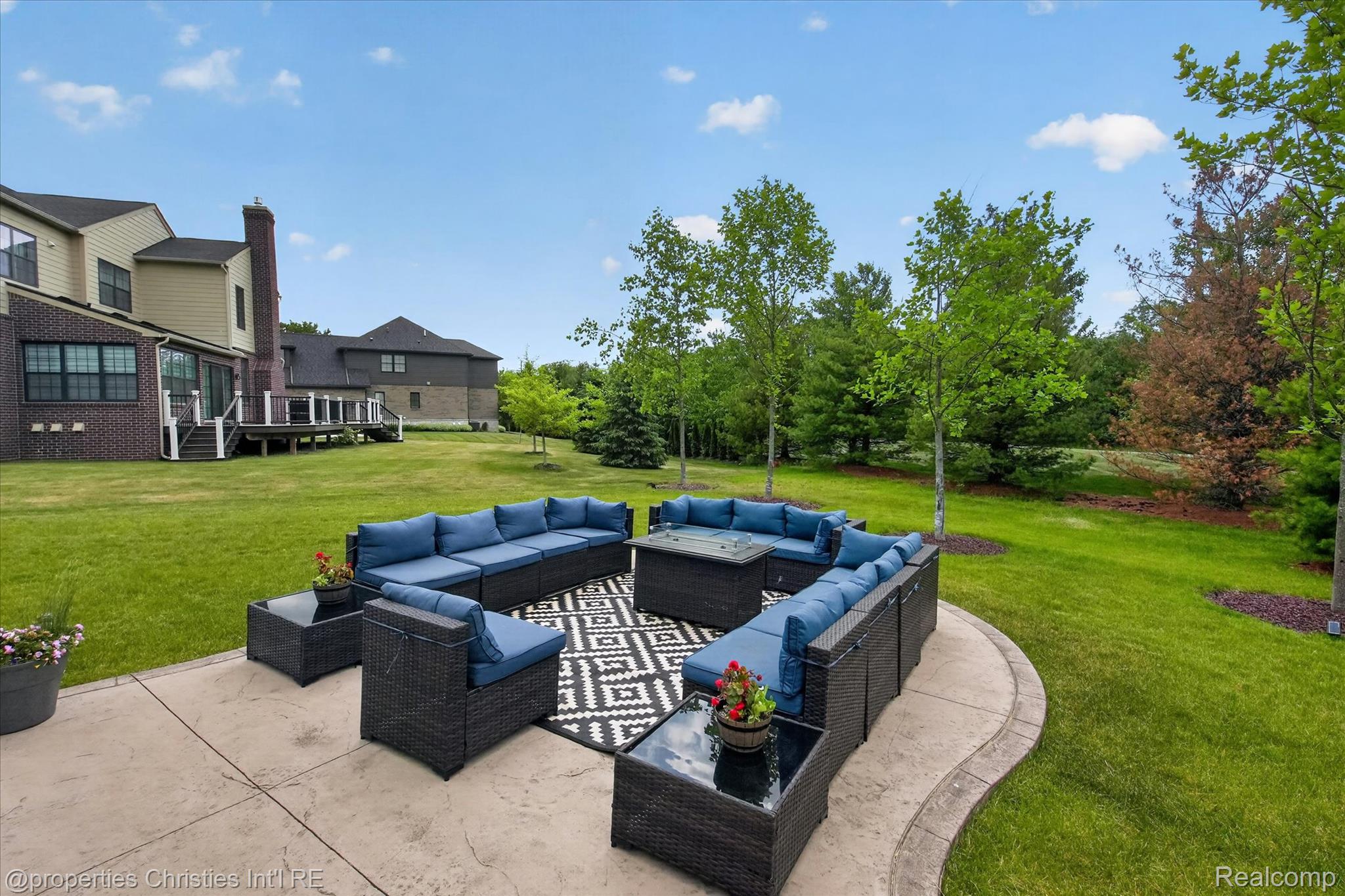 47711 Dunhill Court