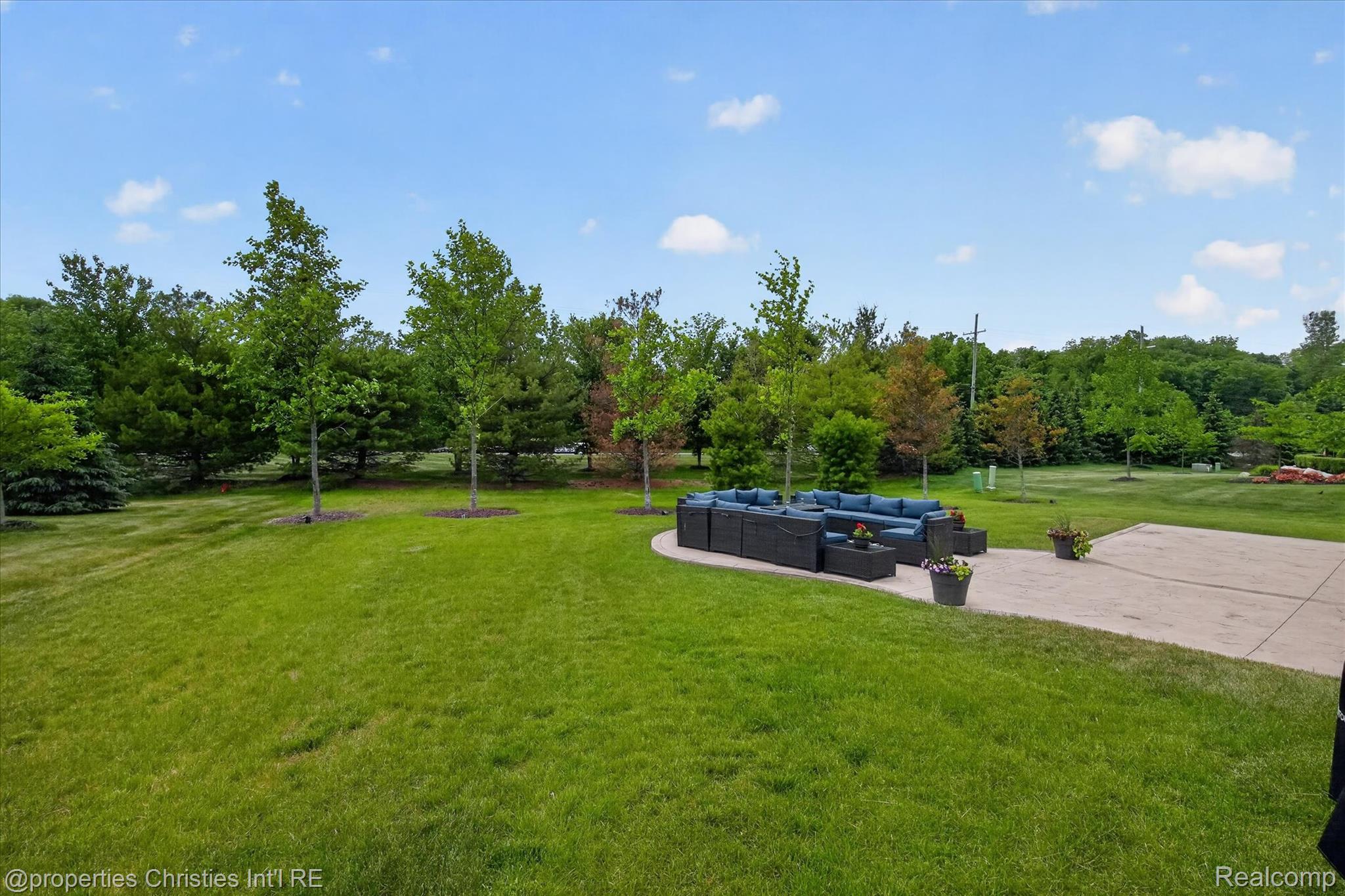 47711 Dunhill Court