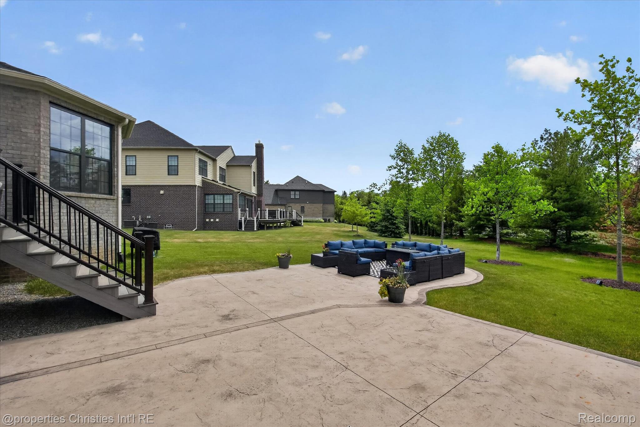 47711 Dunhill Court