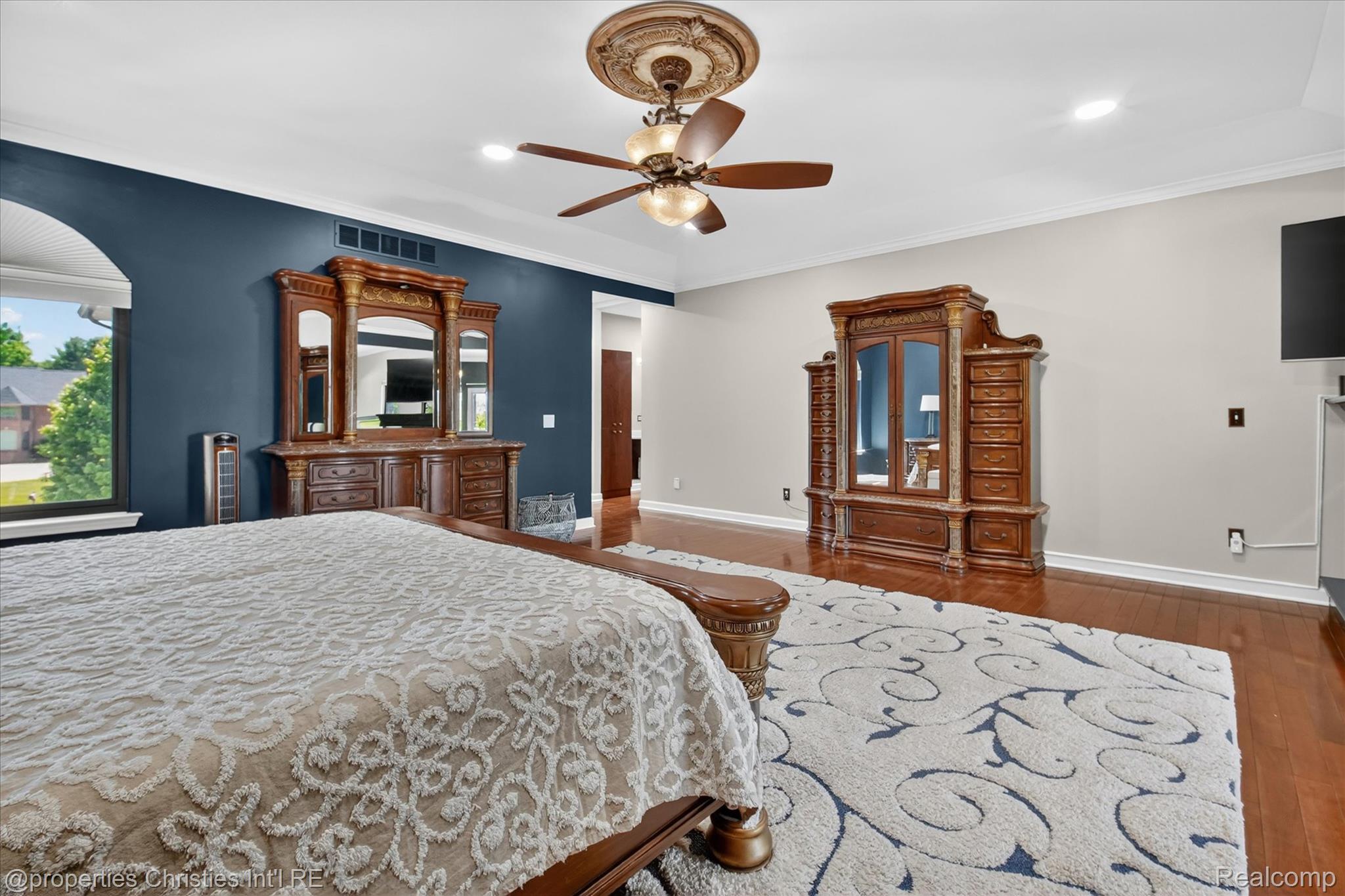 6223 Valleyfield Drive