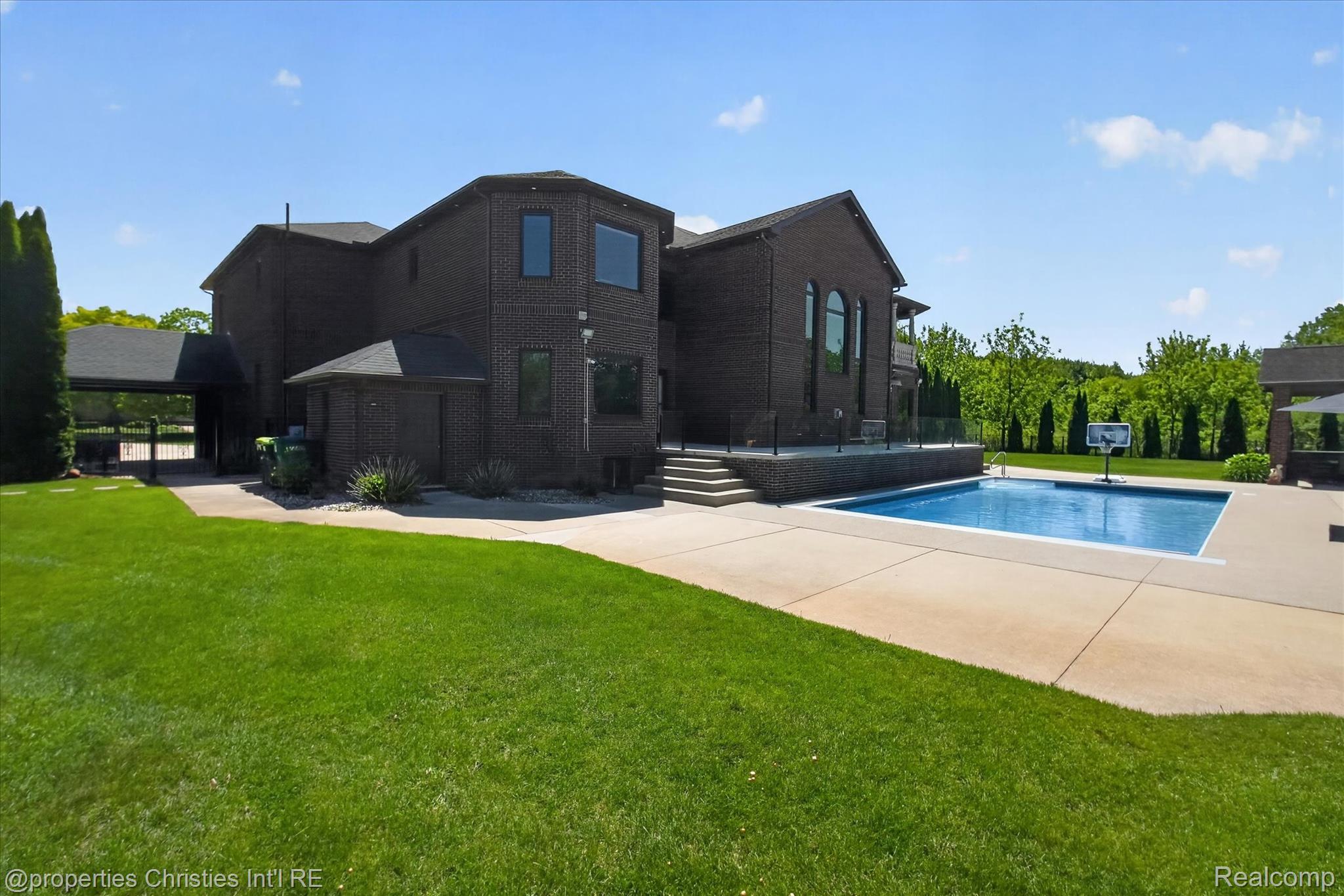 6223 Valleyfield Drive