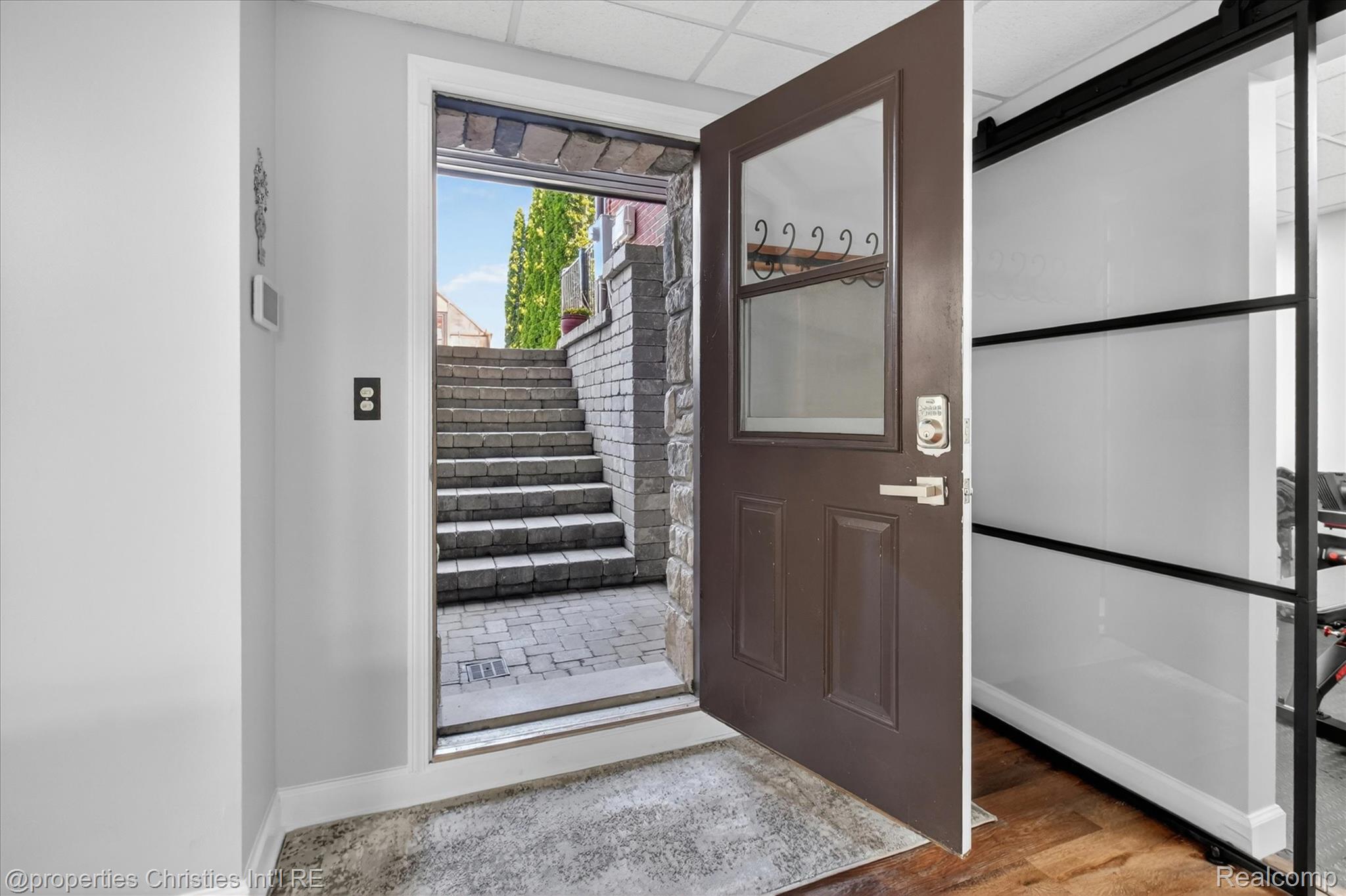 6223 Valleyfield Drive