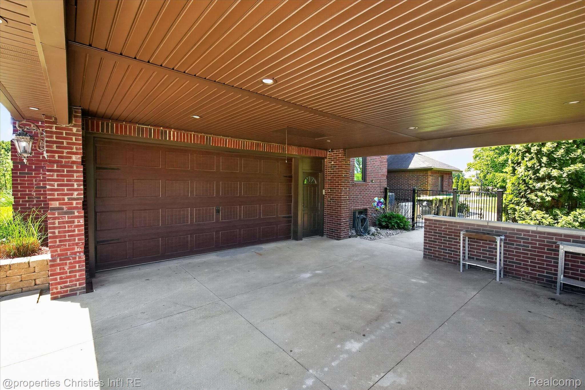 6223 Valleyfield Drive