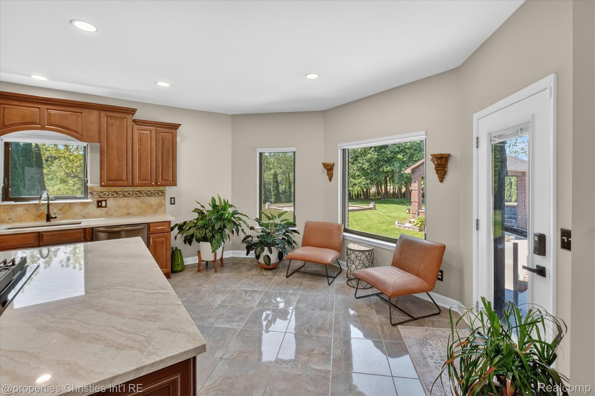 6223 Valleyfield Drive