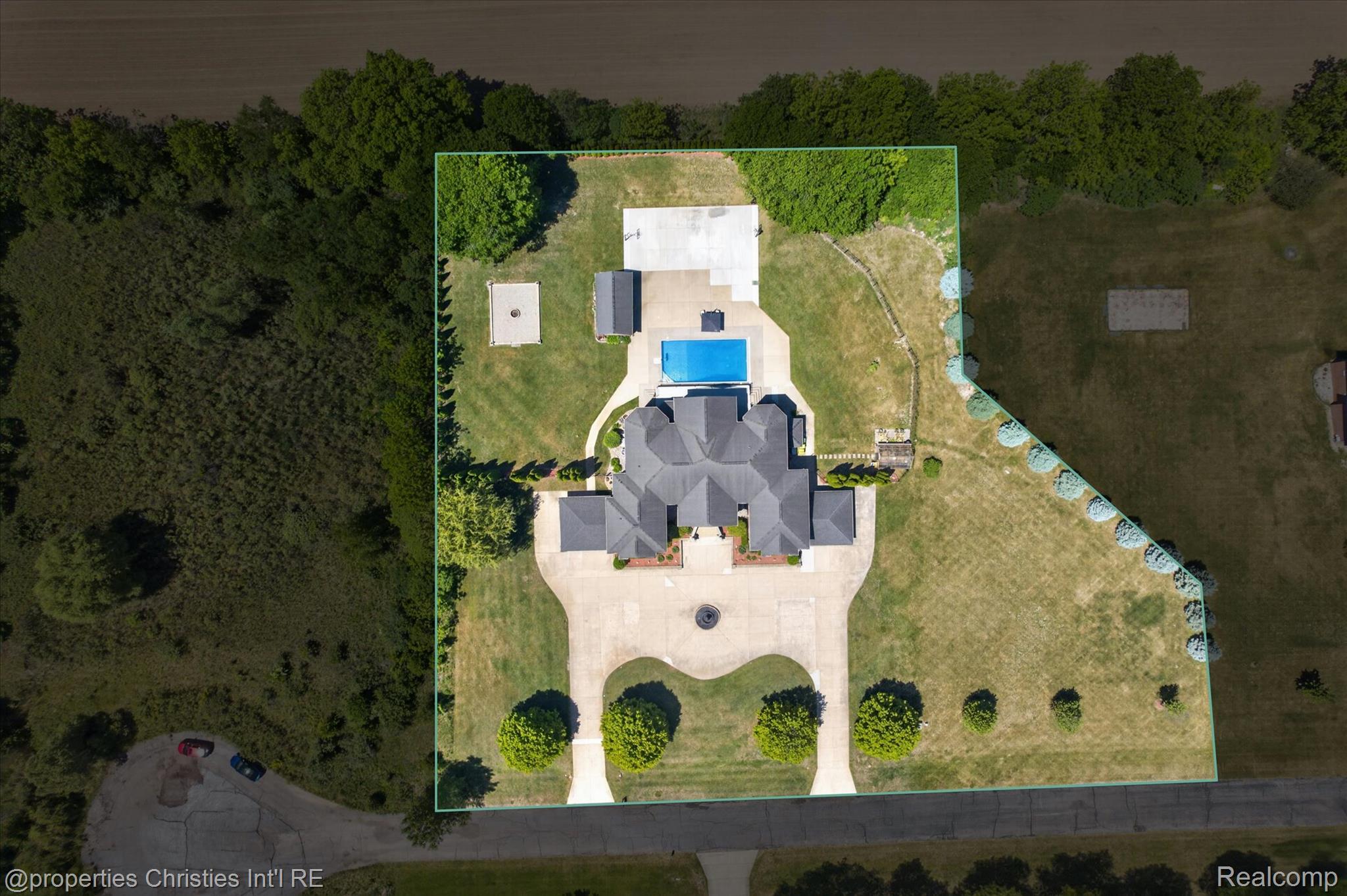 6223 Valleyfield Drive