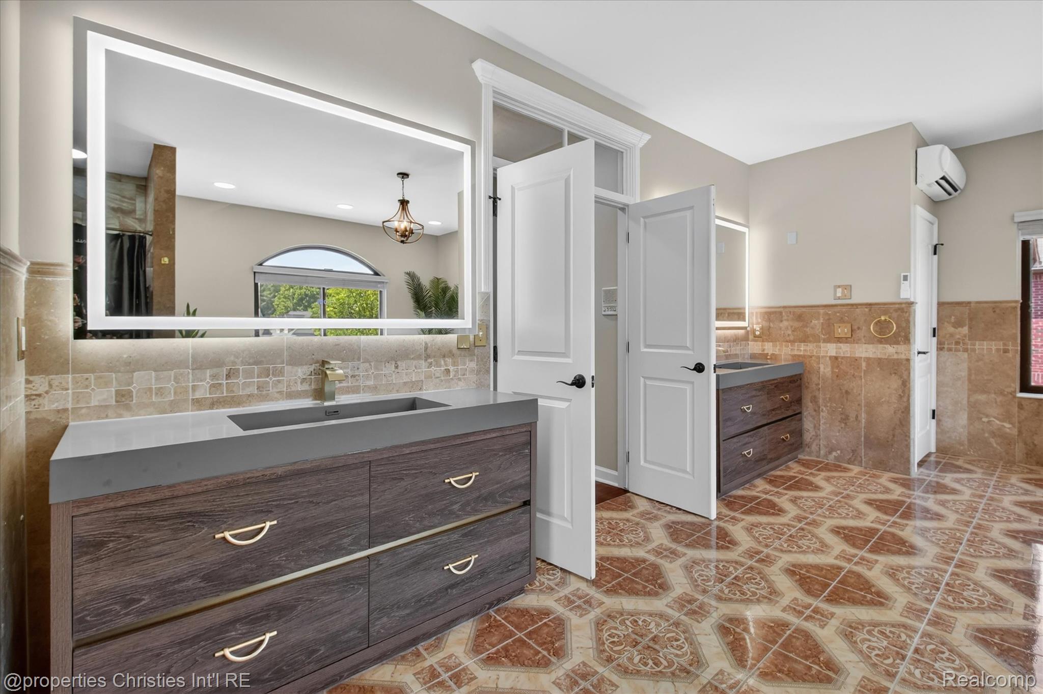 6223 Valleyfield Drive