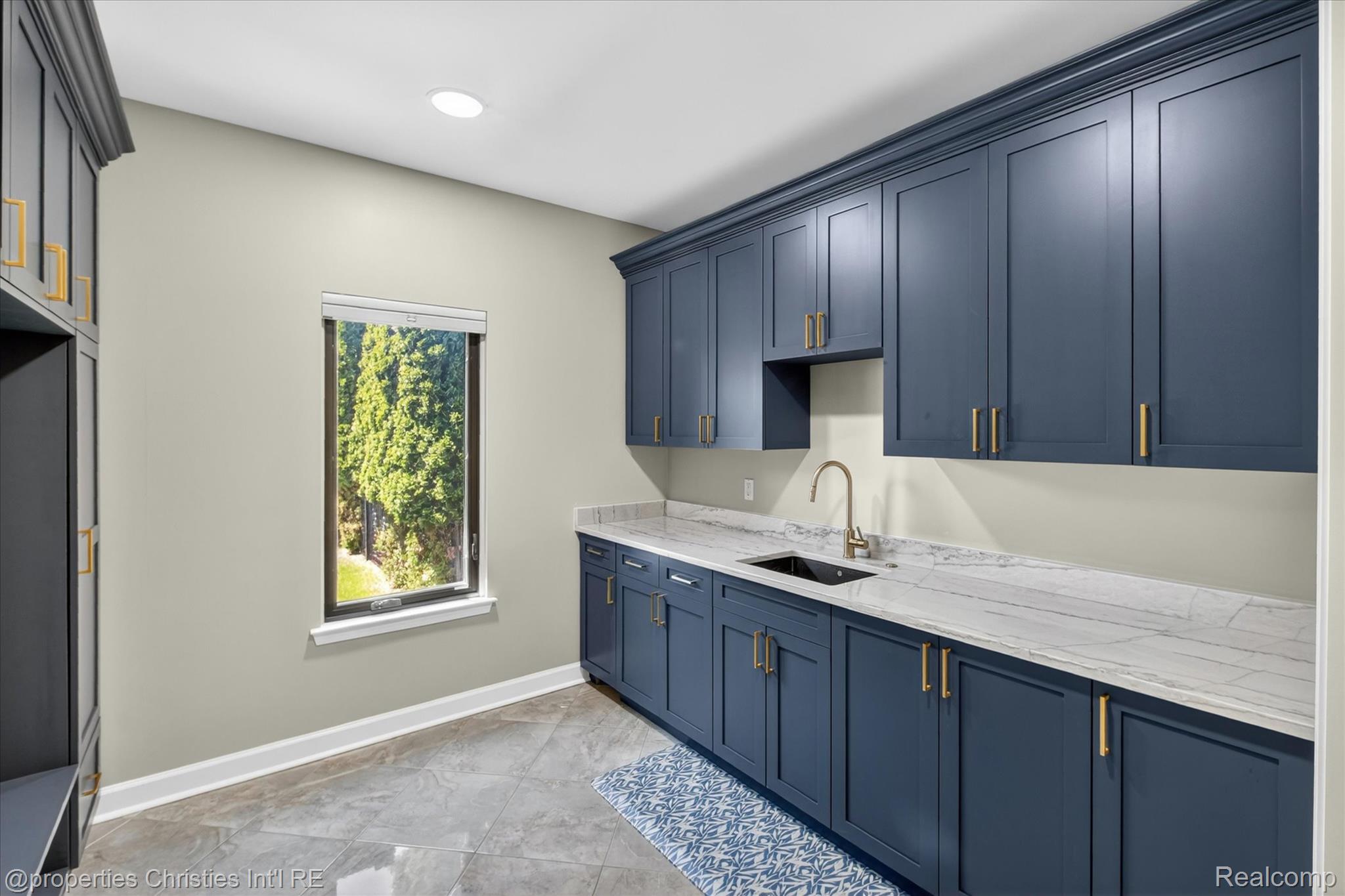 6223 Valleyfield Drive