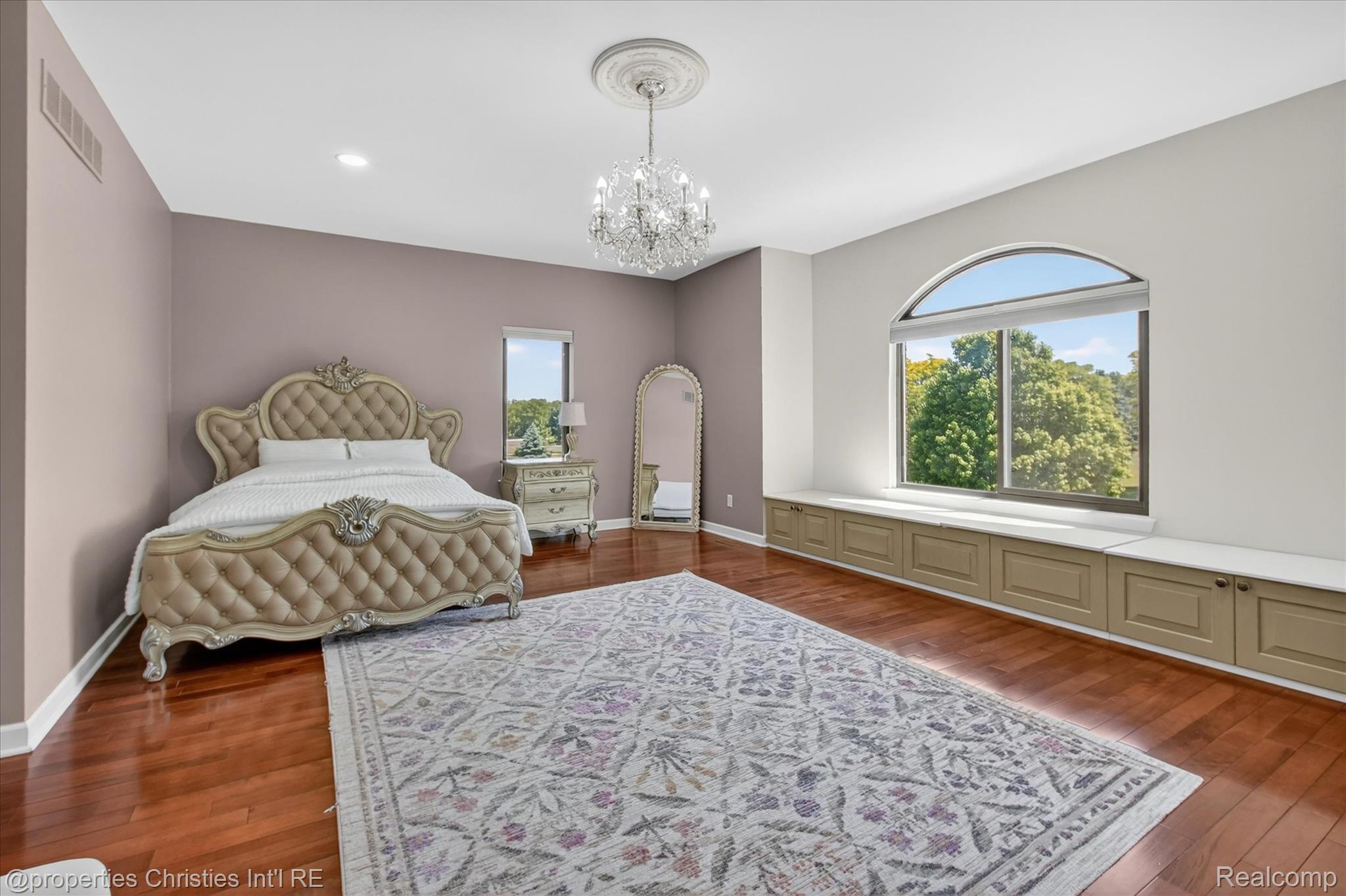 6223 Valleyfield Drive