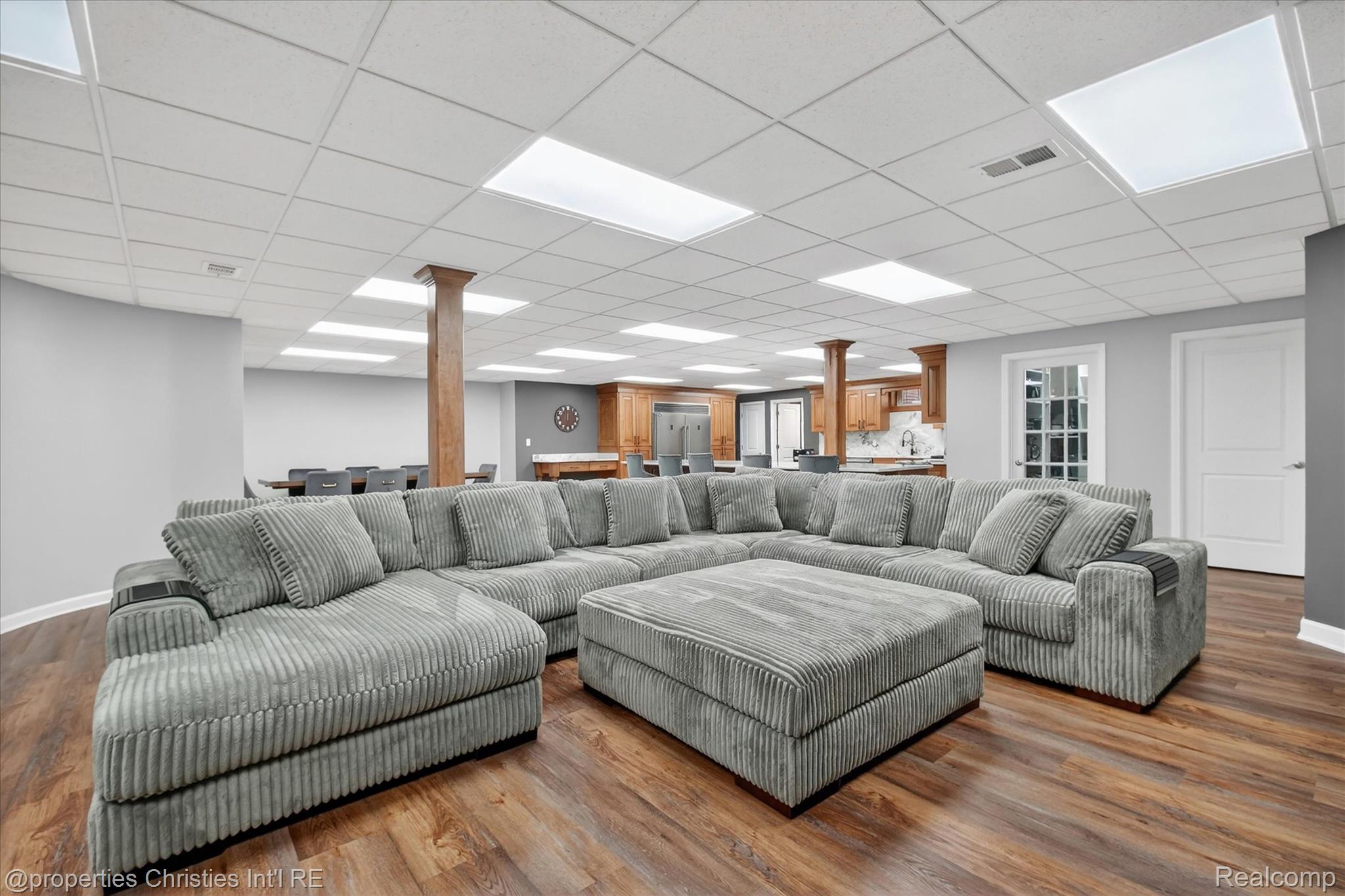 6223 Valleyfield Drive