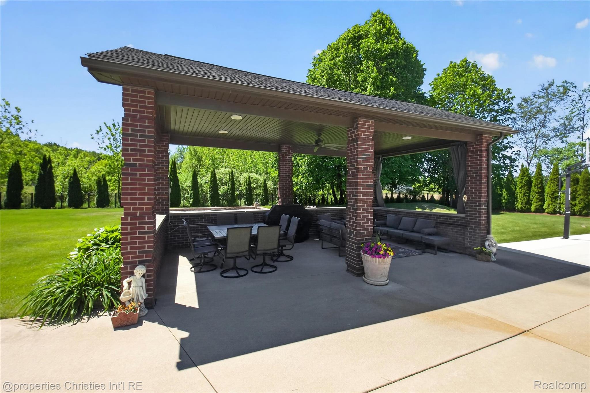6223 Valleyfield Drive
