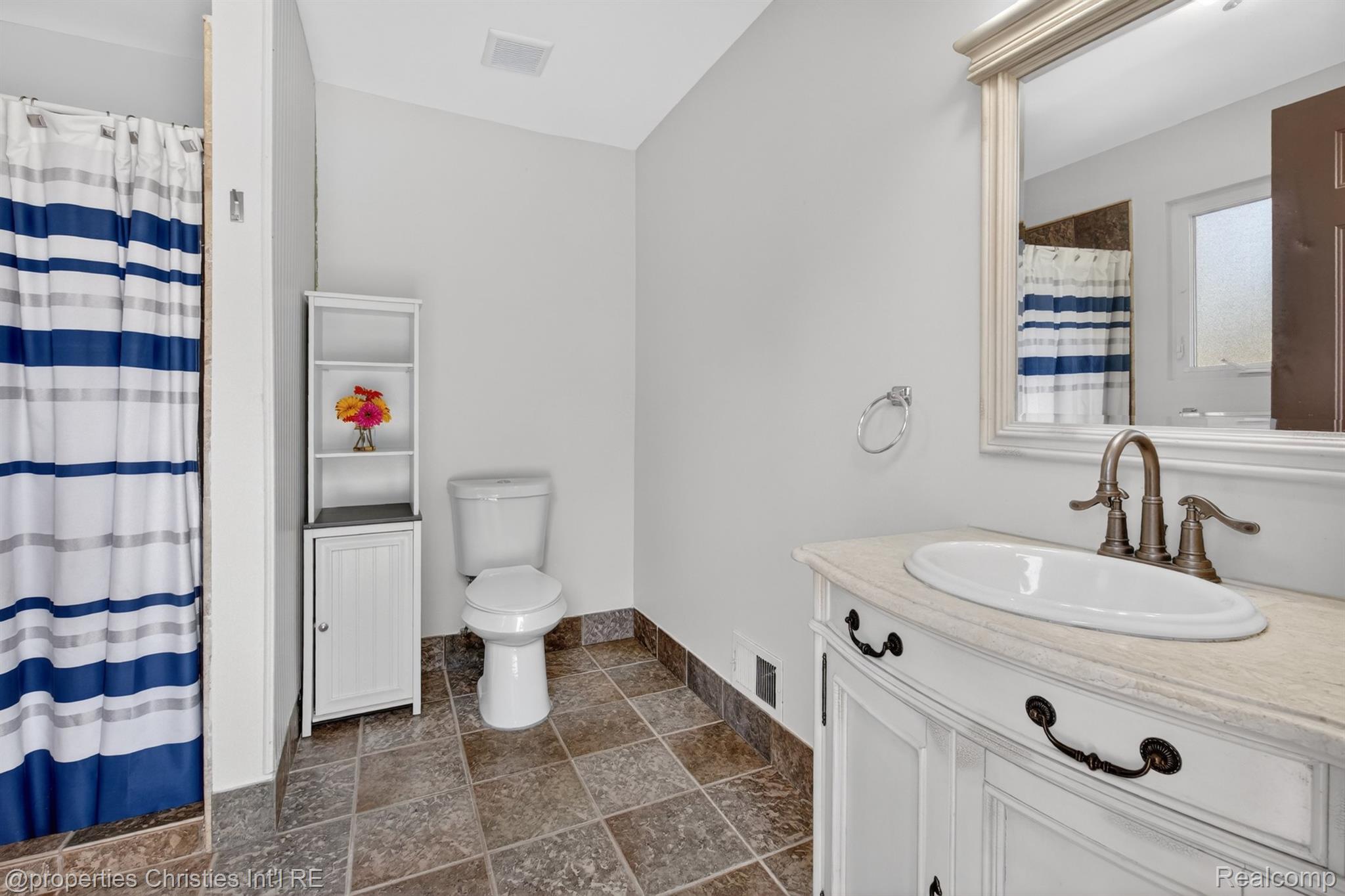 6223 Valleyfield Drive