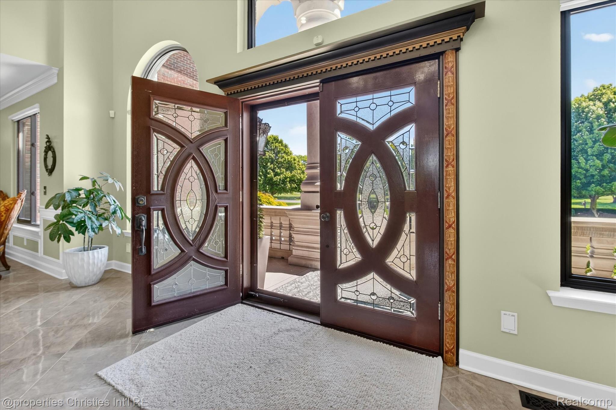 6223 Valleyfield Drive