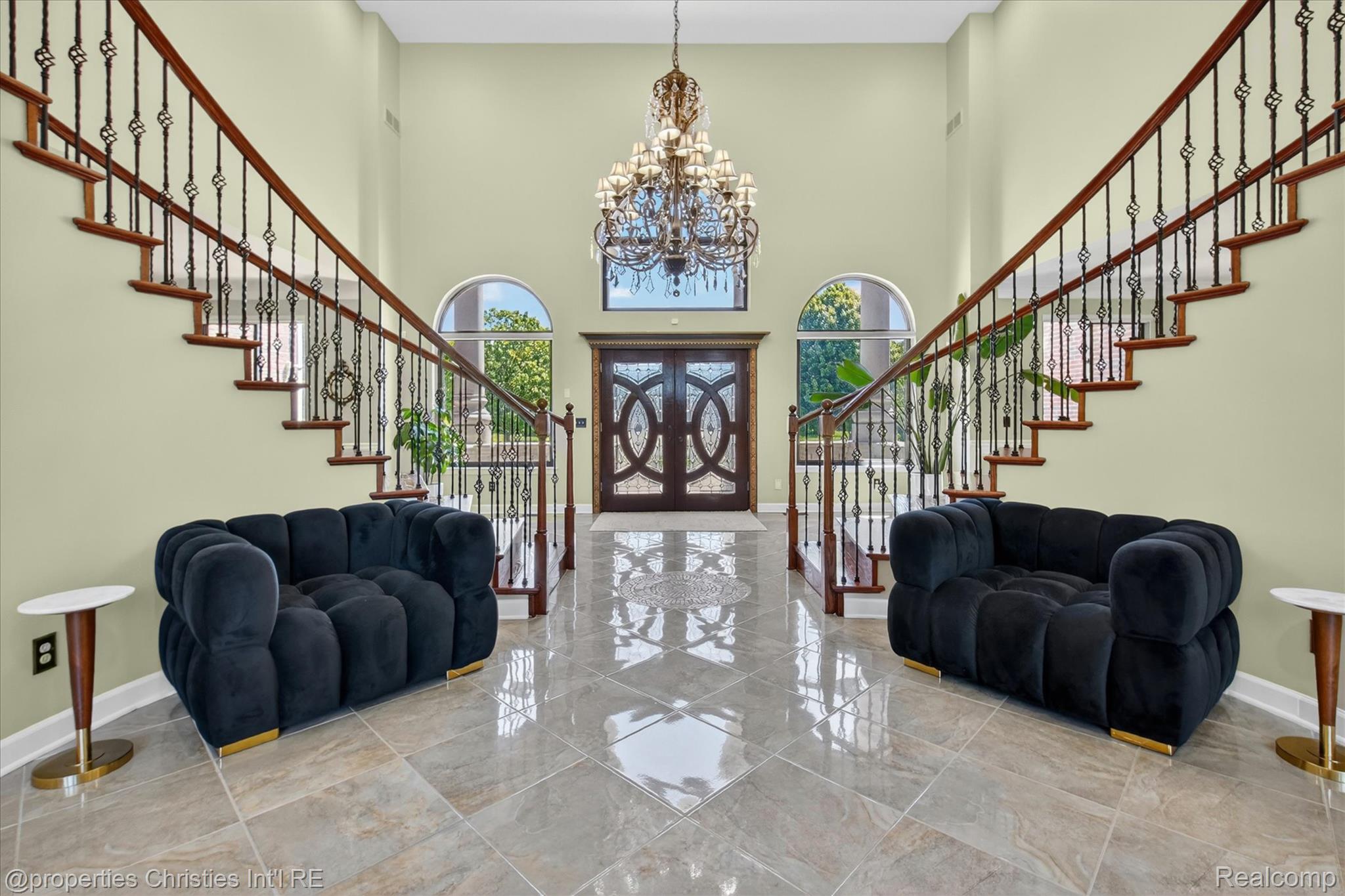 6223 Valleyfield Drive