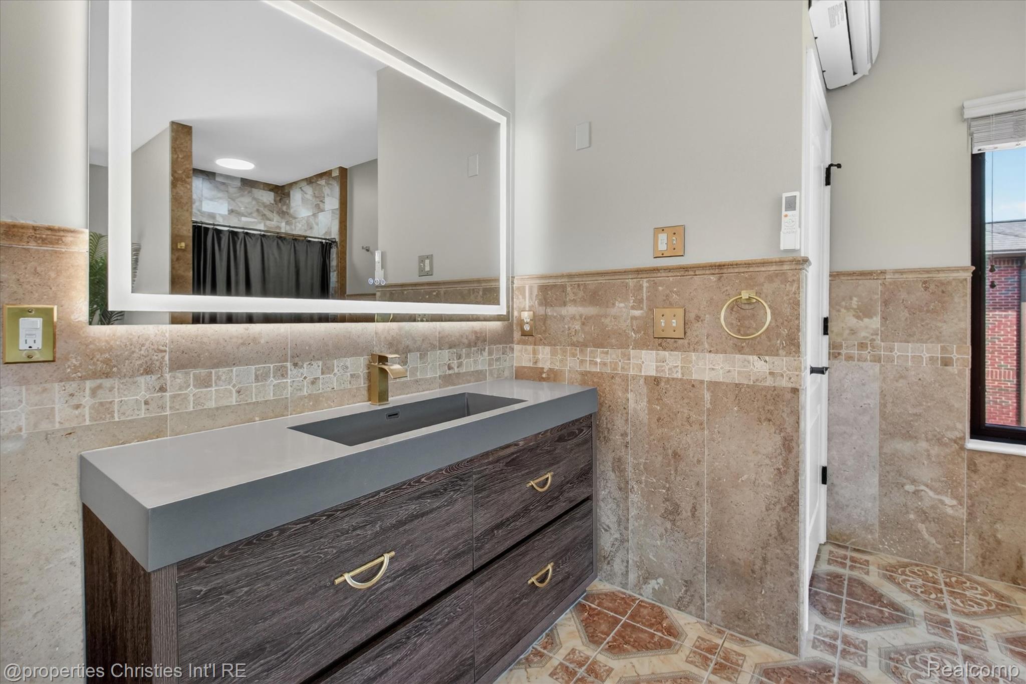 6223 Valleyfield Drive