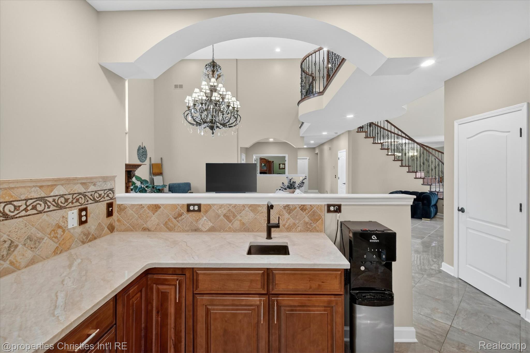 6223 Valleyfield Drive