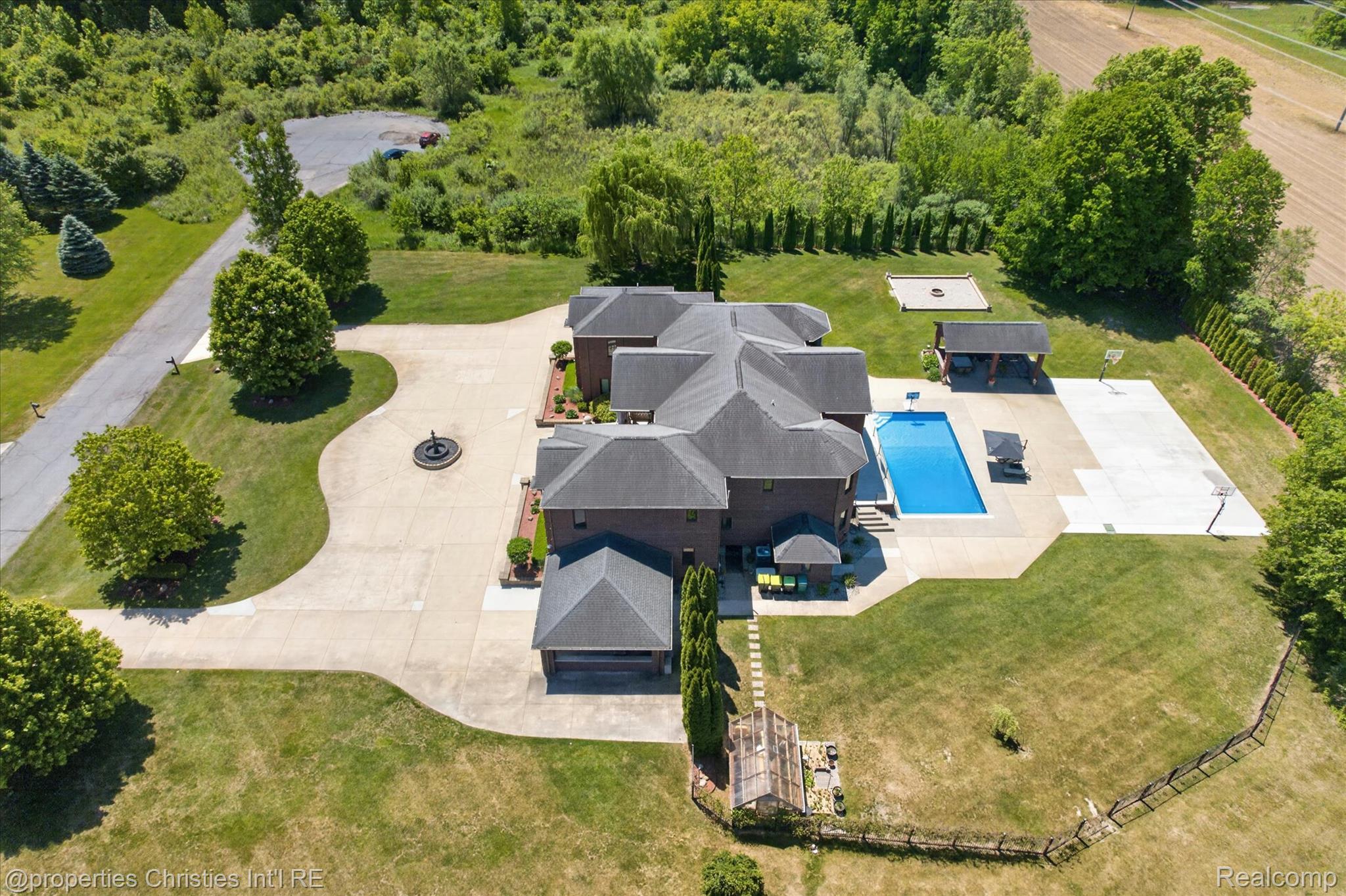 6223 Valleyfield Drive