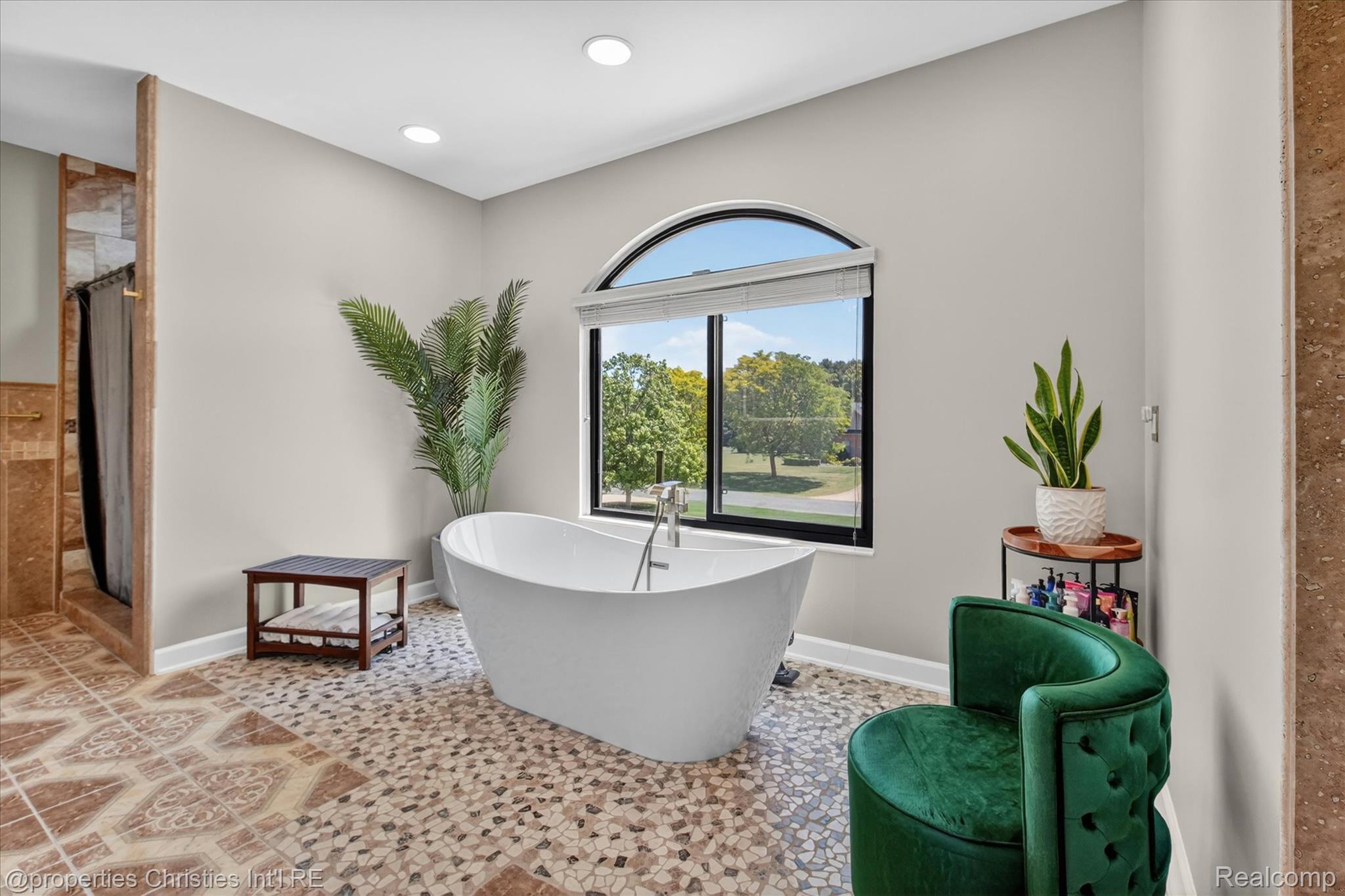 6223 Valleyfield Drive