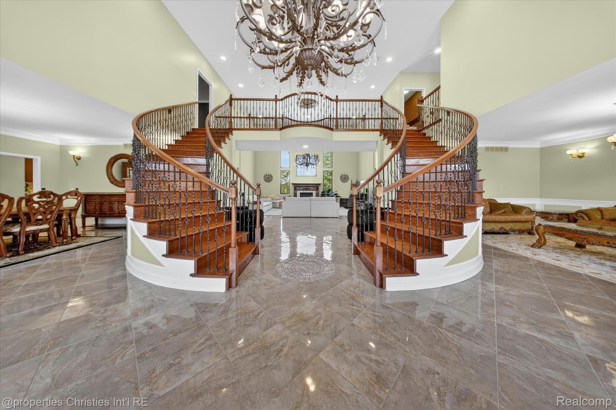6223 Valleyfield Drive