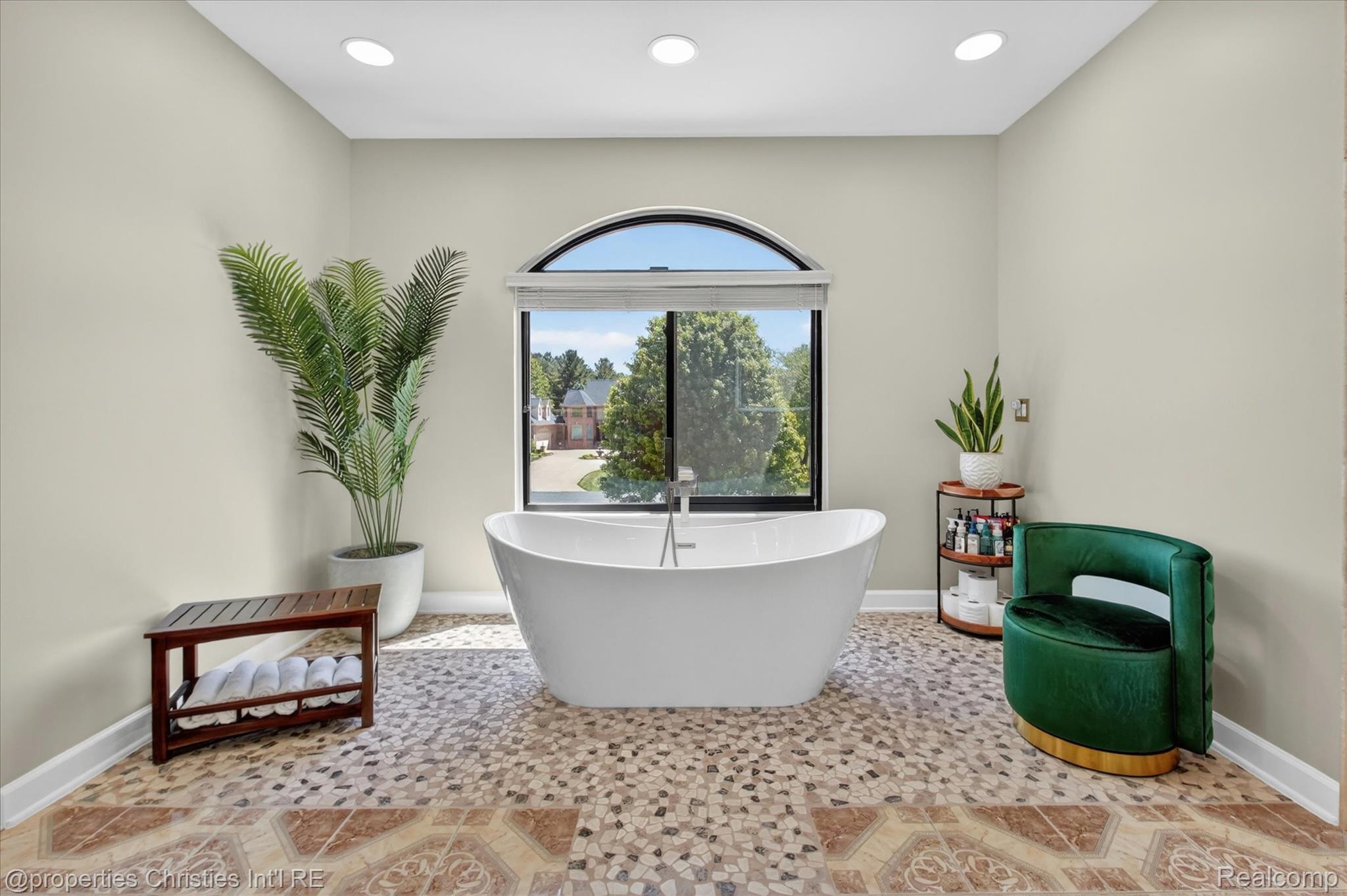 6223 Valleyfield Drive