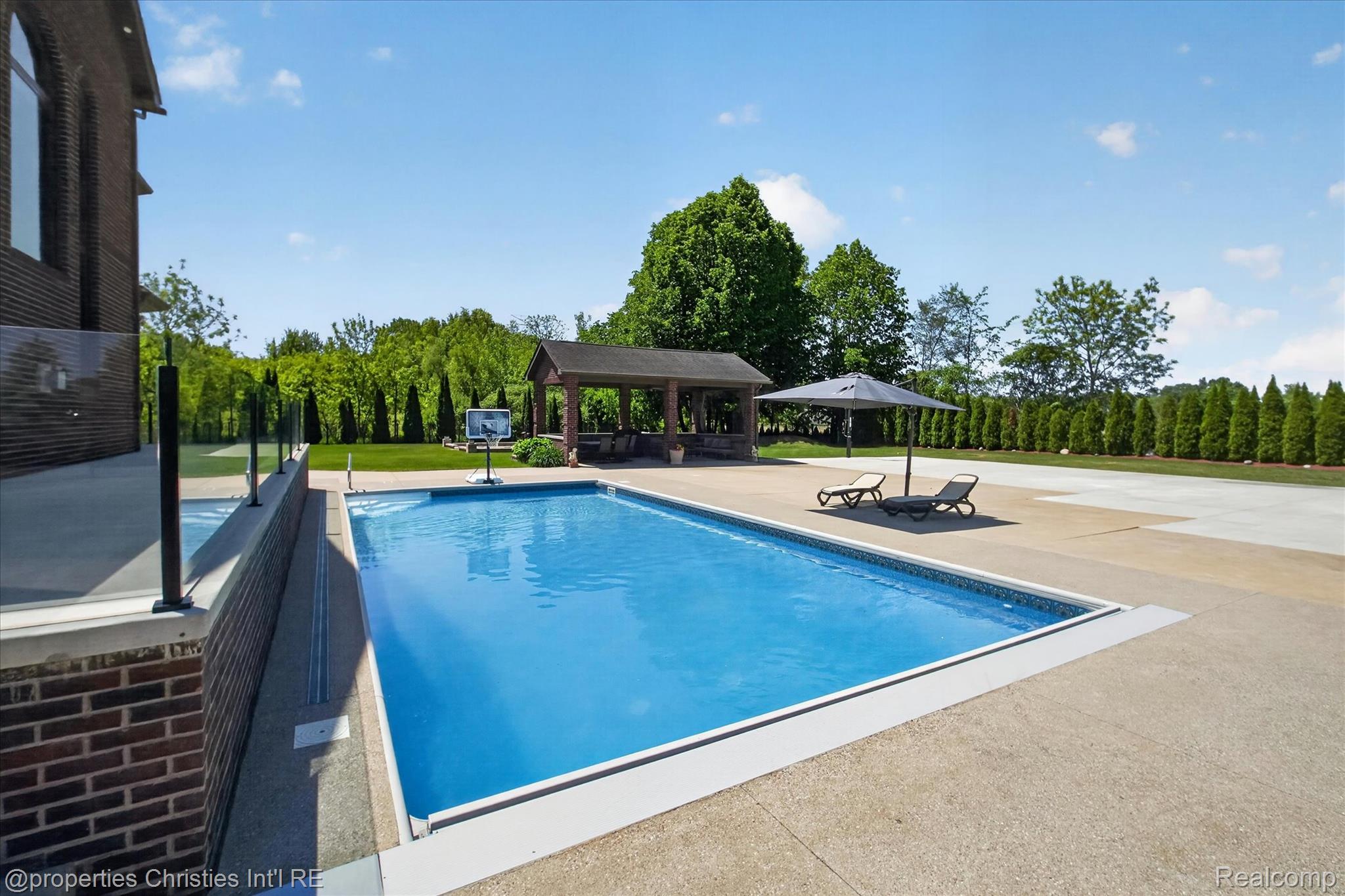 6223 Valleyfield Drive