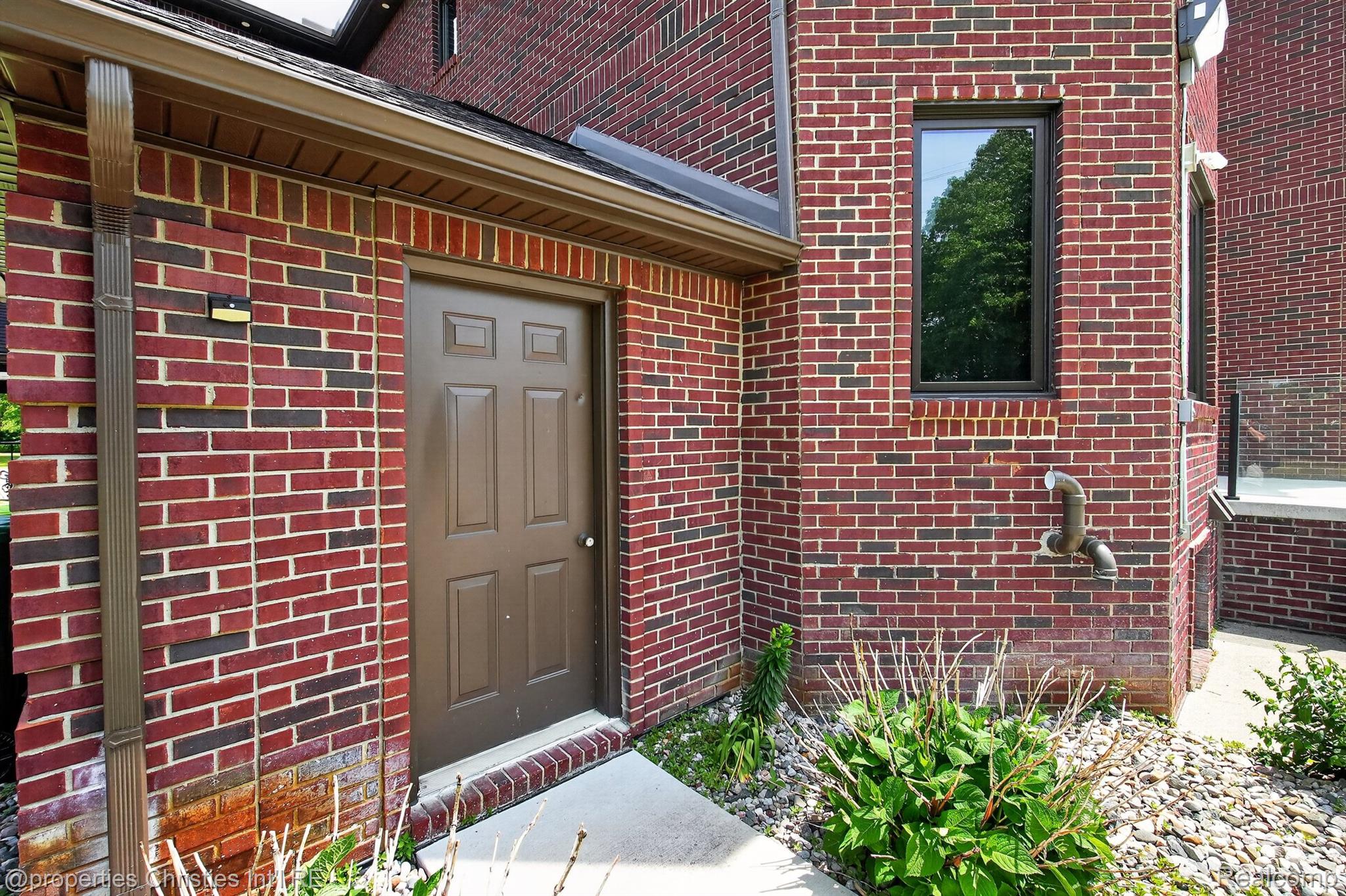 6223 Valleyfield Drive