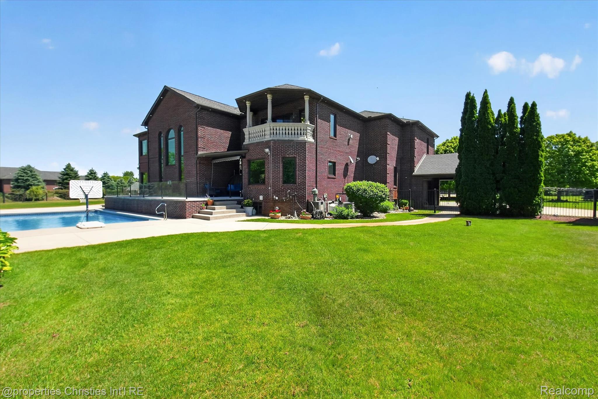 6223 Valleyfield Drive